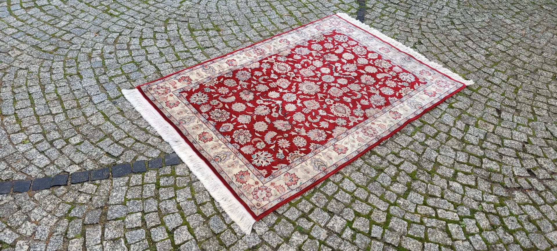 Rug Isfahan 210x125 cm, red, Kork wool and silk, India - 88255