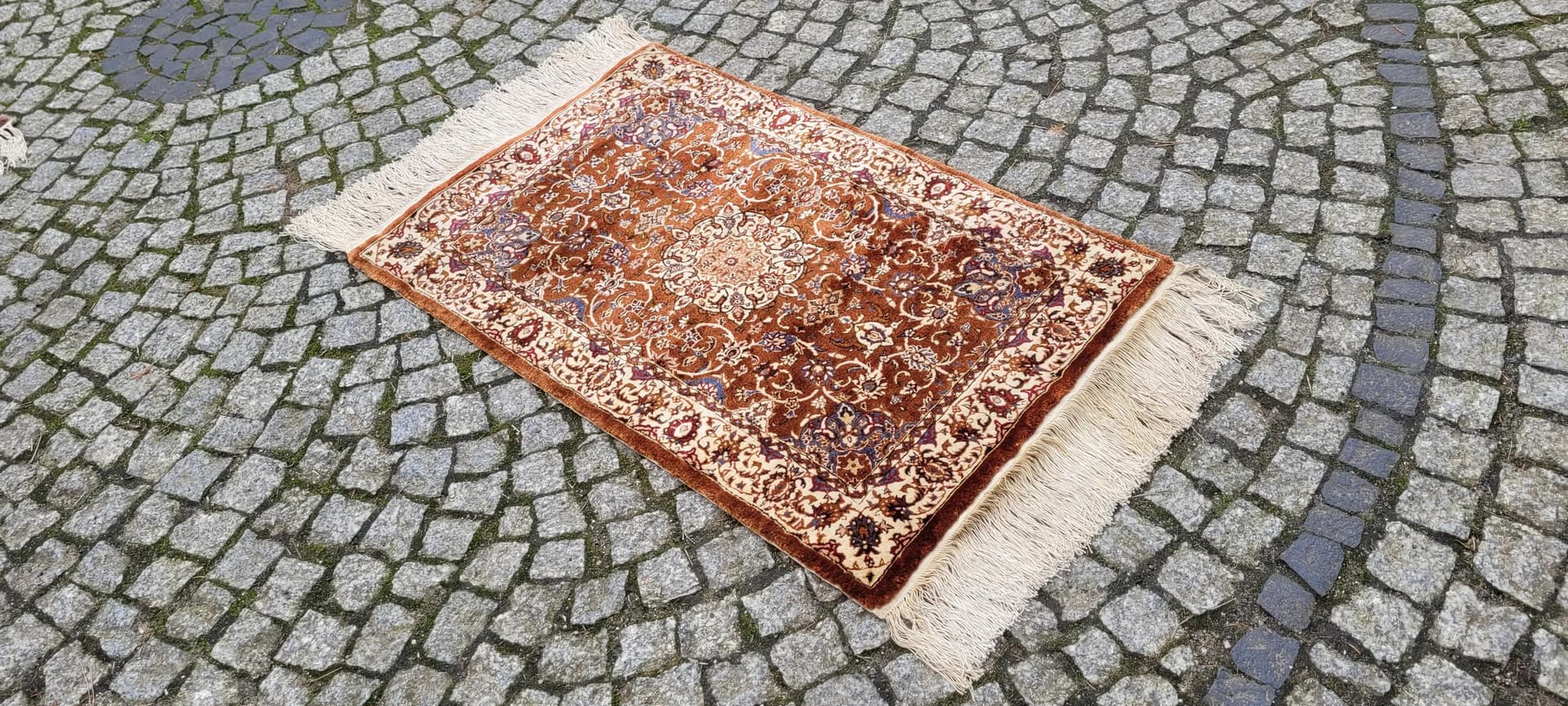 Dywan Ghom, 64x120 cm, jedwab brązowy, Iran - 88145