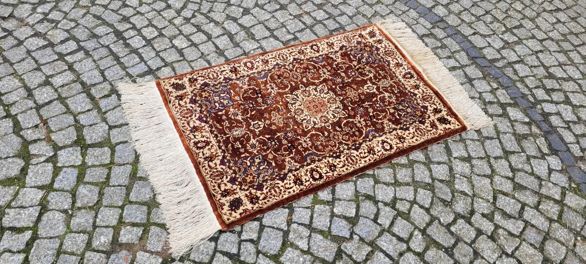 Dywan Ghom, 64x120 cm, jedwab brązowy, Iran - 88144