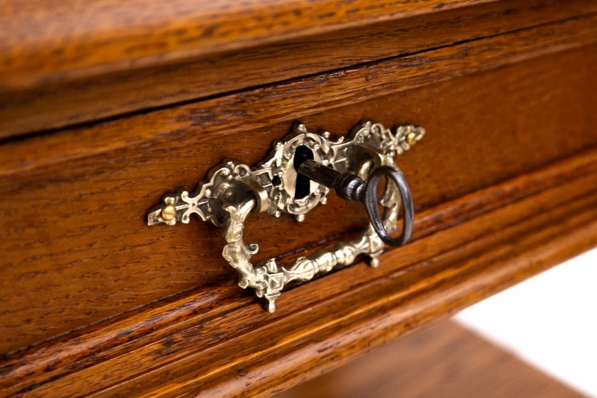 Brązowy stolik pomocniczy, styl skandynawski, Szwecja, początek XX wieku - 57664