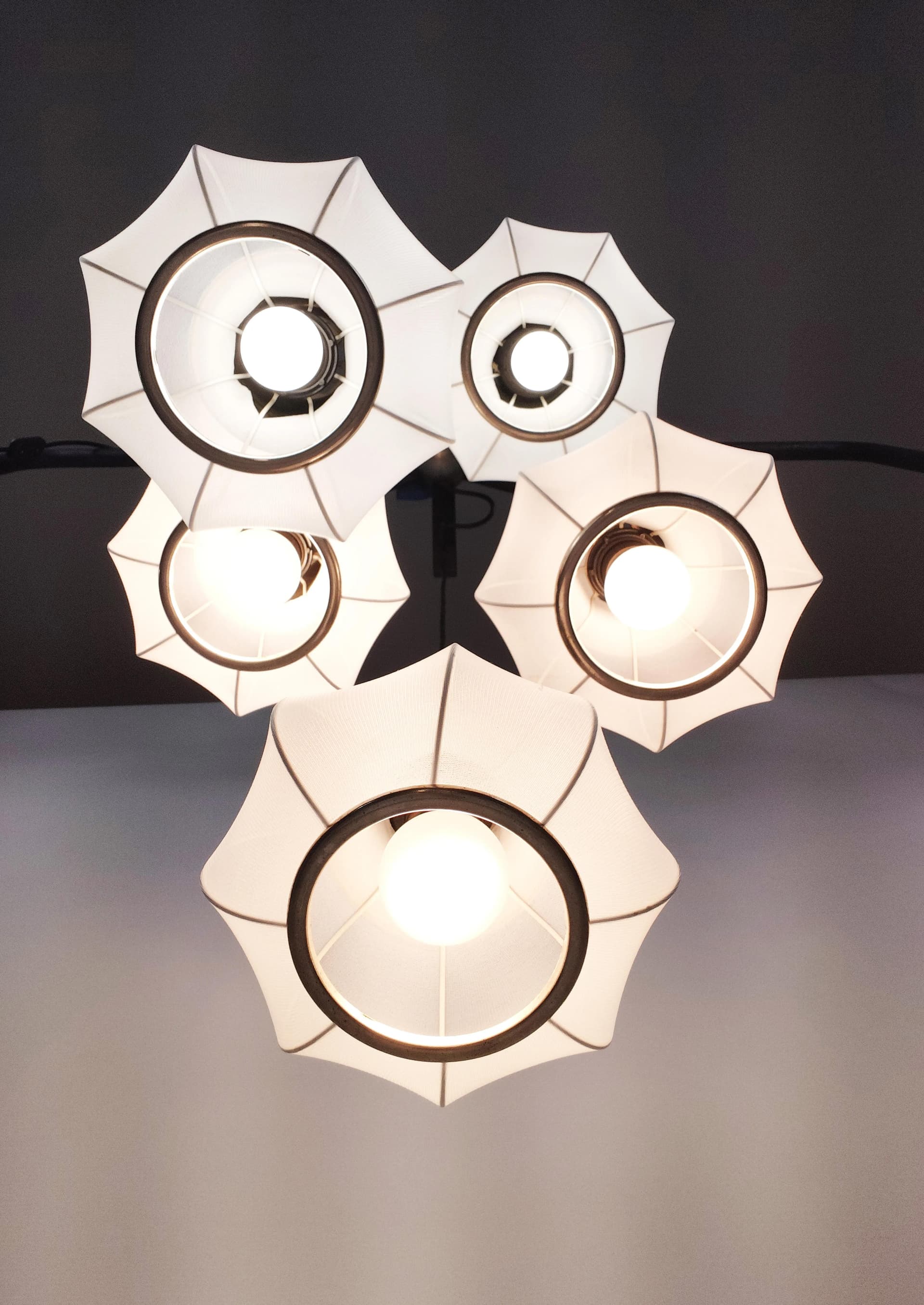 Lampa kaskadowa Space Age, biała, metal, Polska, lata 70. - 85176