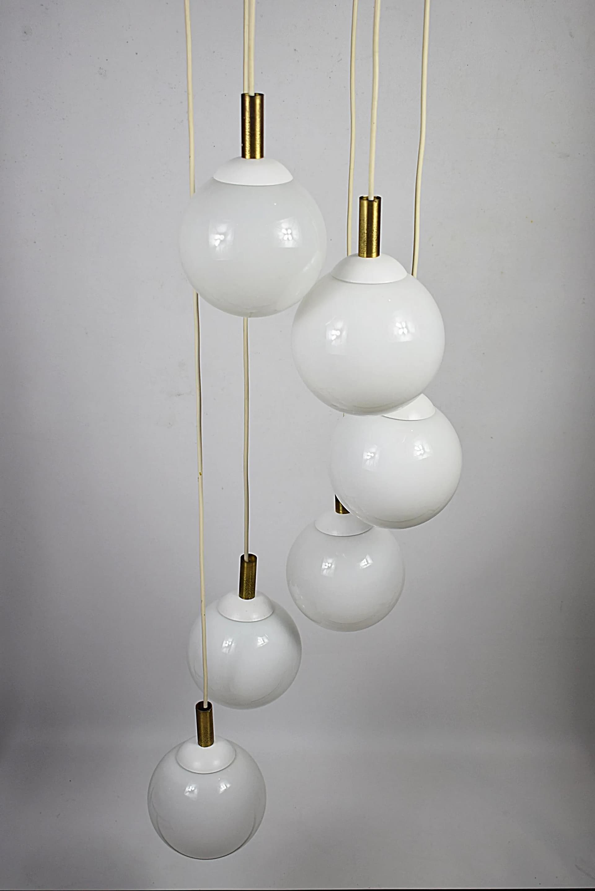 Lampa kaskadowa, szkło białe, metal, Polska, lata 70. - 85075