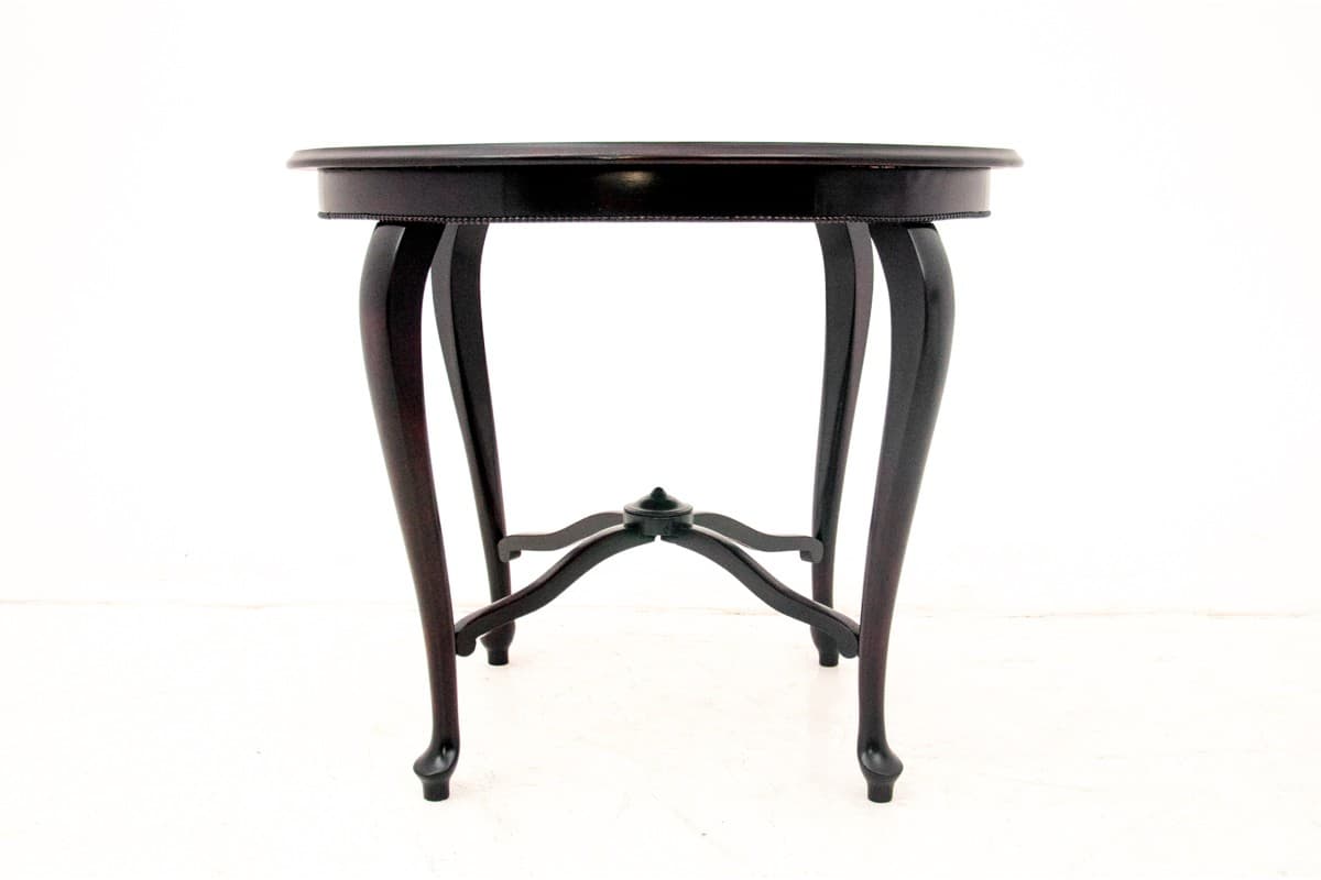 Ciemnobrązowy okrągły stolik, Europa Północna, lata 1900 - 57676