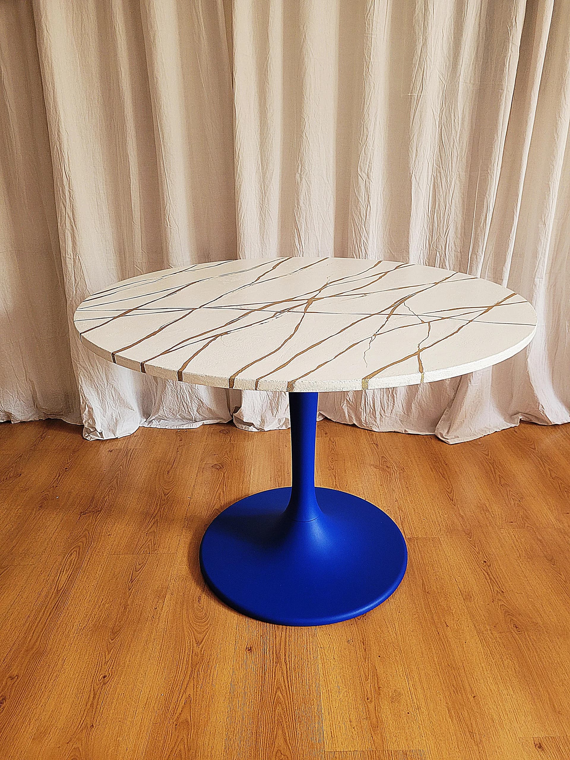 Stół Tulip, marmurino beżowy złoty, metal ciemnoniebieski, Polska, lata 90. - 84841