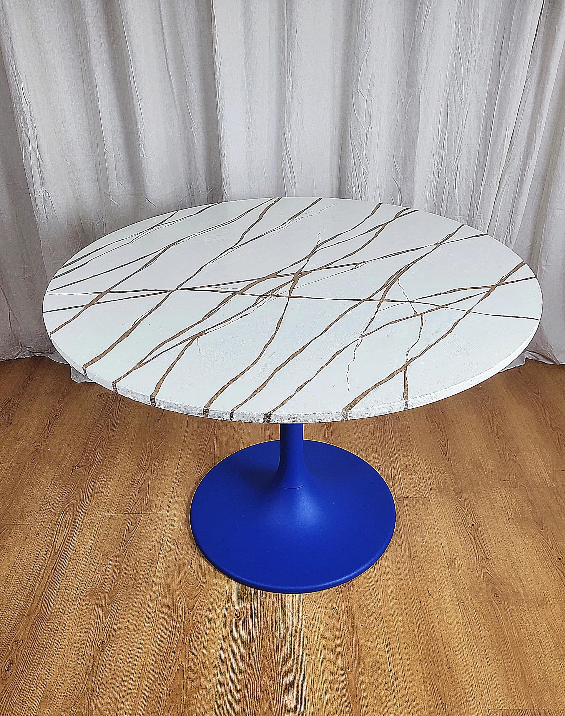 Stół Tulip, marmurino beżowy złoty, metal ciemnoniebieski, Polska, lata 90. - 84839