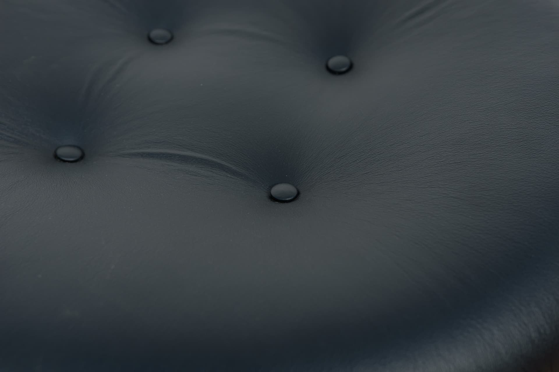 Fotel z podnóżkiem ML 214, proj. Illum Wikkelsø, Mikael Laursen, Dania, lata 60. - 83396