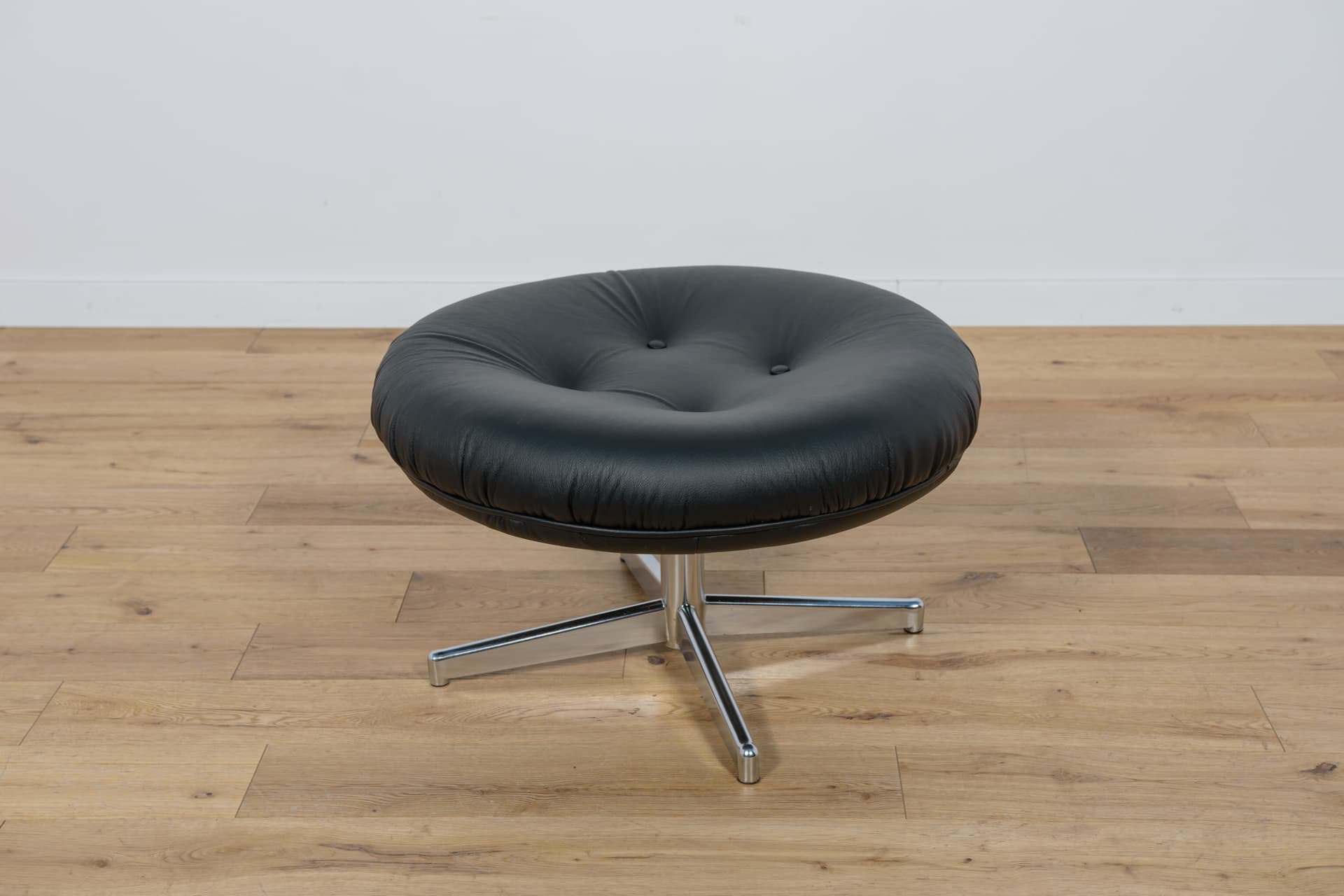 Fotel z podnóżkiem ML 214, proj. Illum Wikkelsø, Mikael Laursen, Dania, lata 60. - 83391