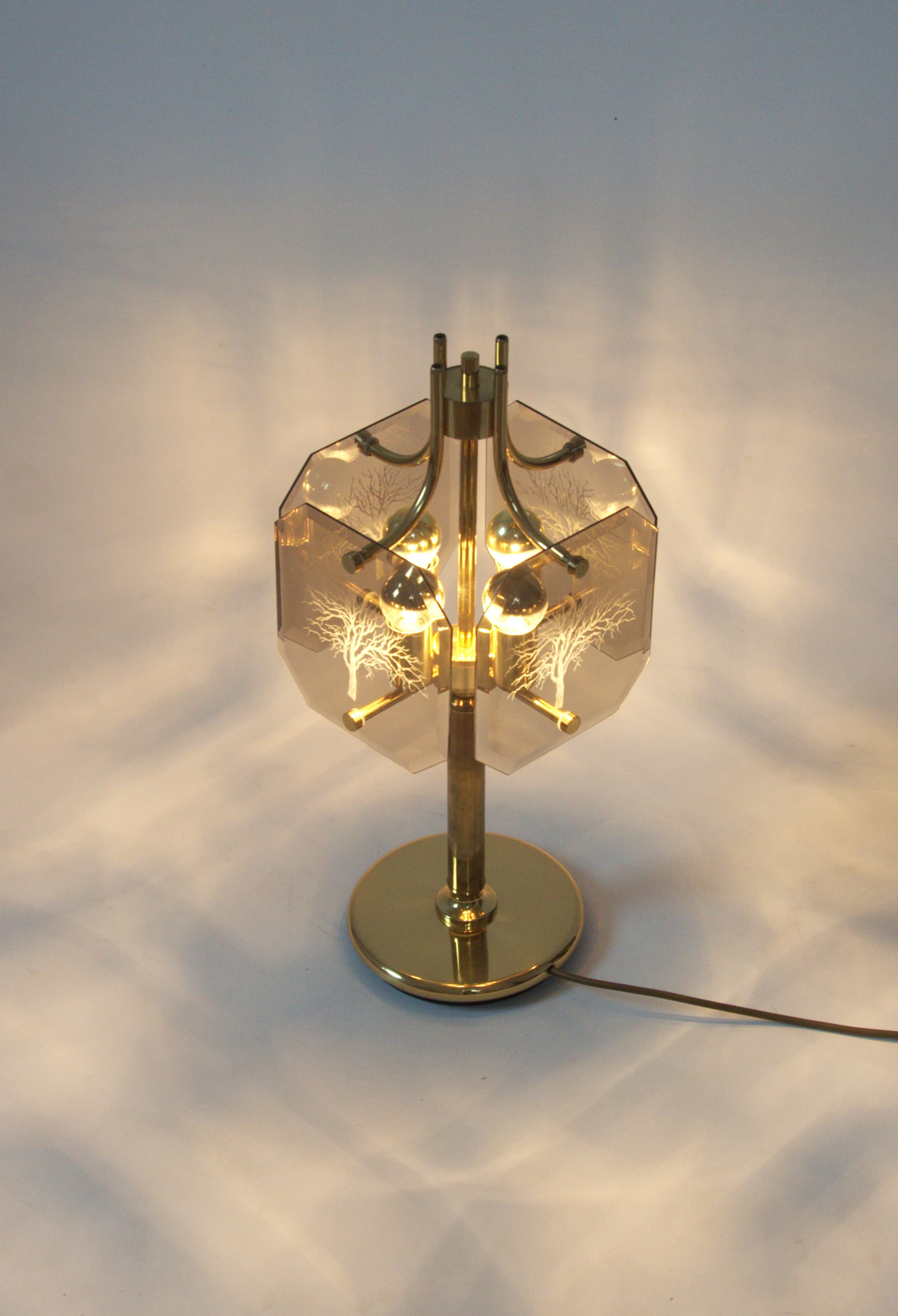 Lampa stołowa, mosiądz złoty, dymione szkło, proj. L. Colani, lata 80. - 84717