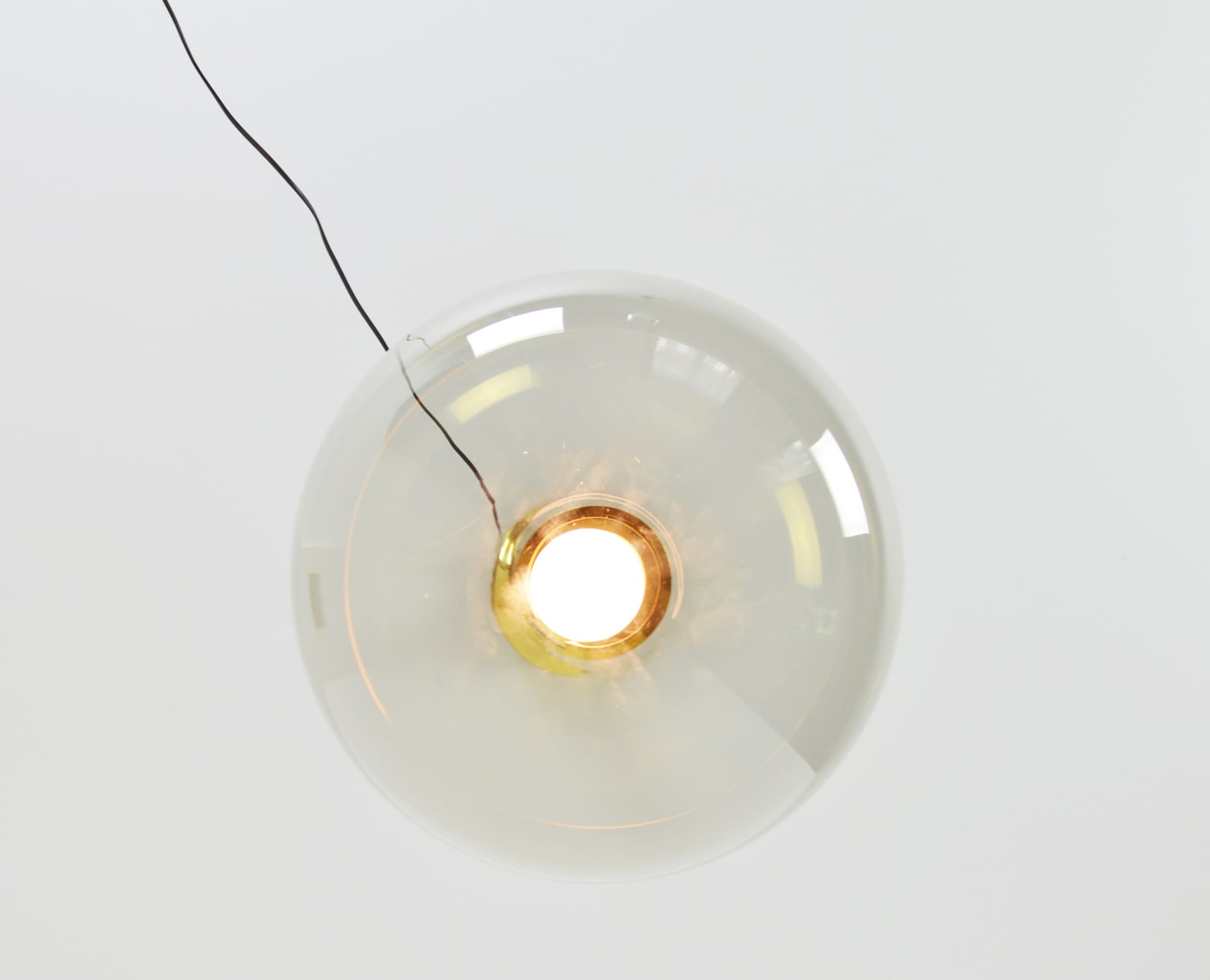 Lampa wisząca kula, szkło dymione, złote wykończenia, Polska, lata 70. - 84642