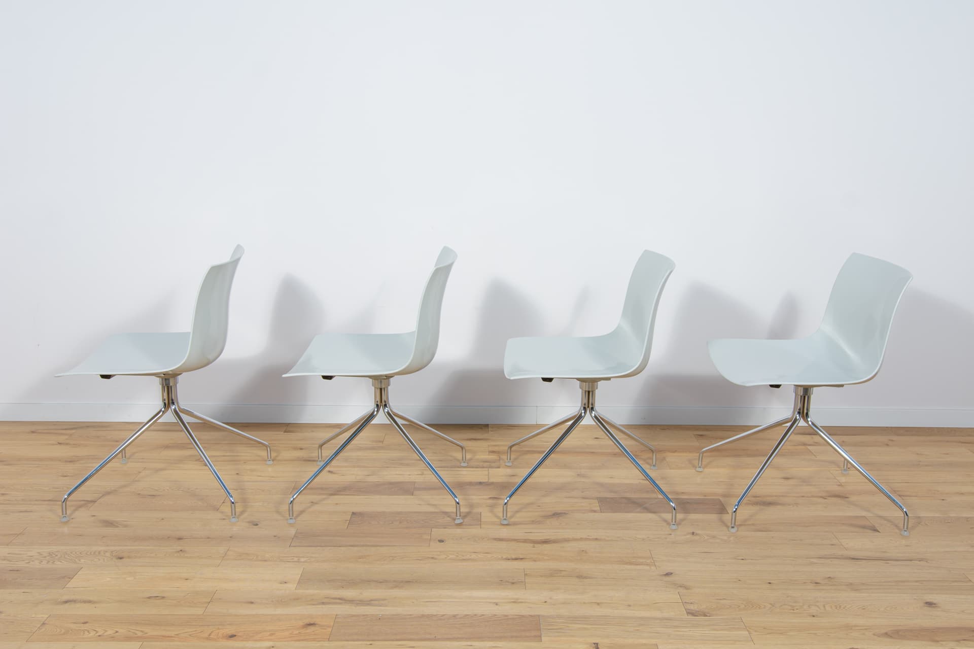 Komplet czterech krzeseł Califa 53, proj. A. Molina, Arper - 83456