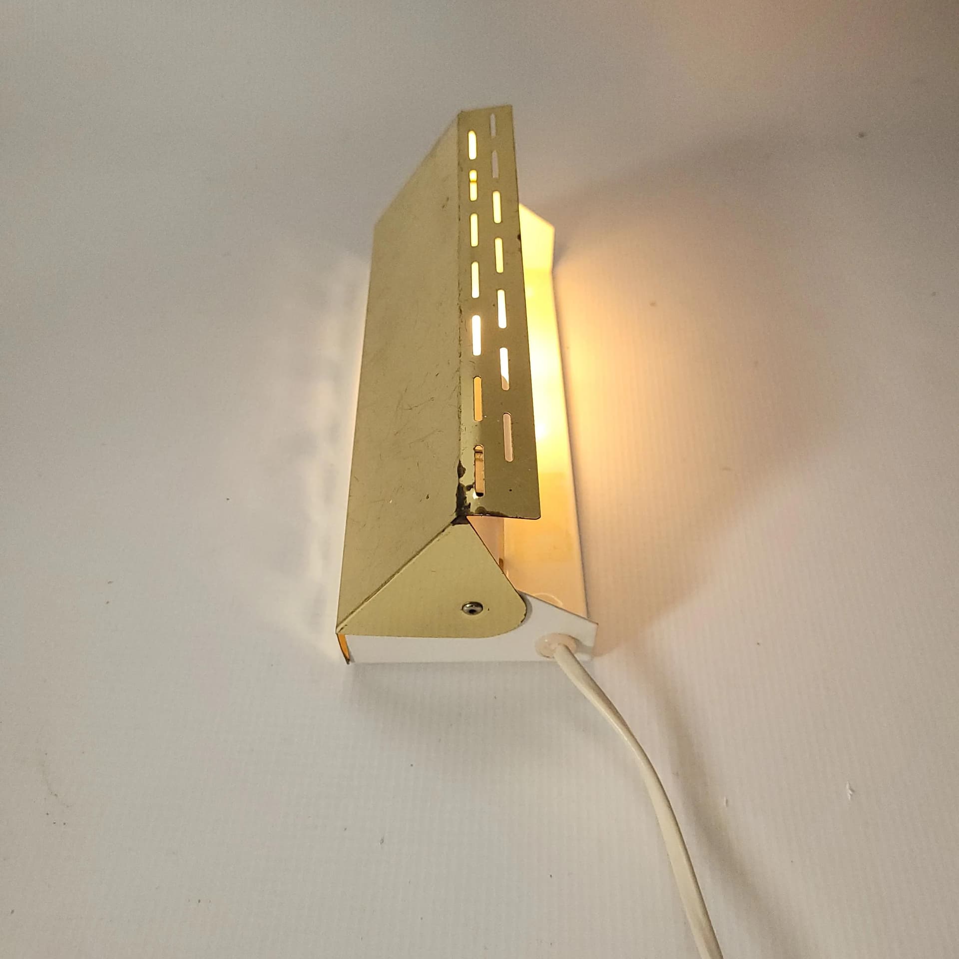 Wall sconce, golden metal, Sweden, 1970s. - 84429