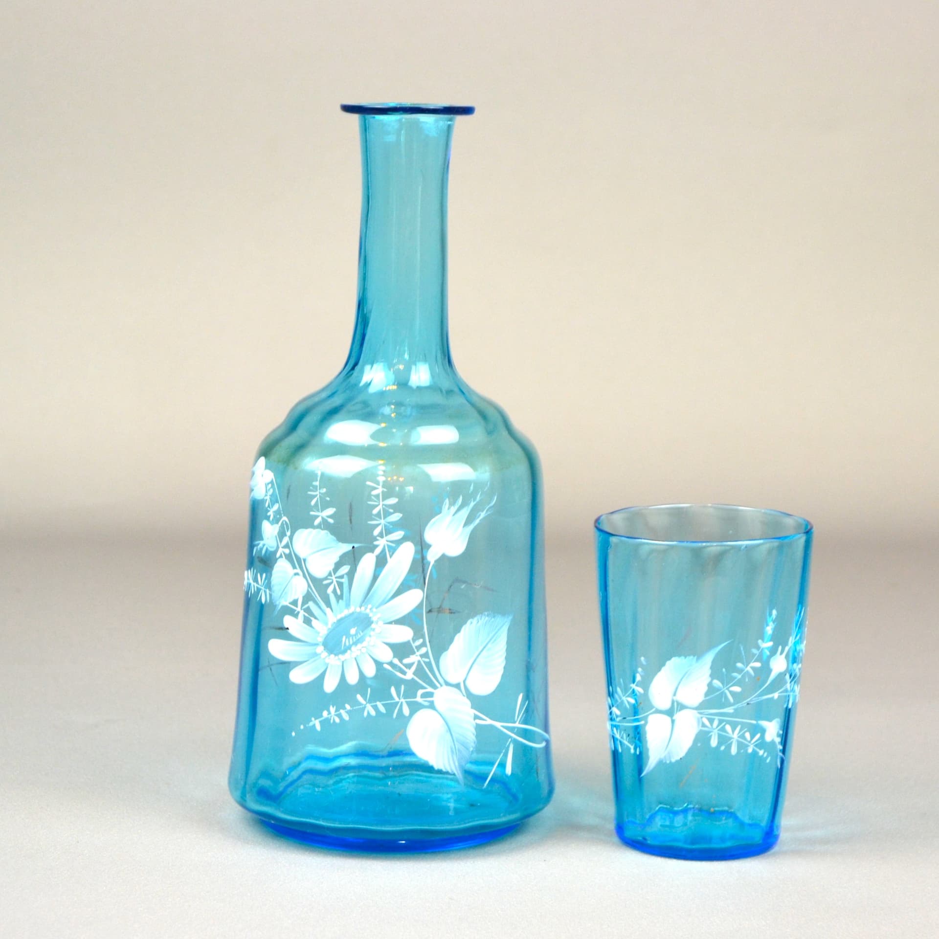 Karafka ze szklanką Mary Gregory, niebieski, szkło, Czechy, XIX w. - 659