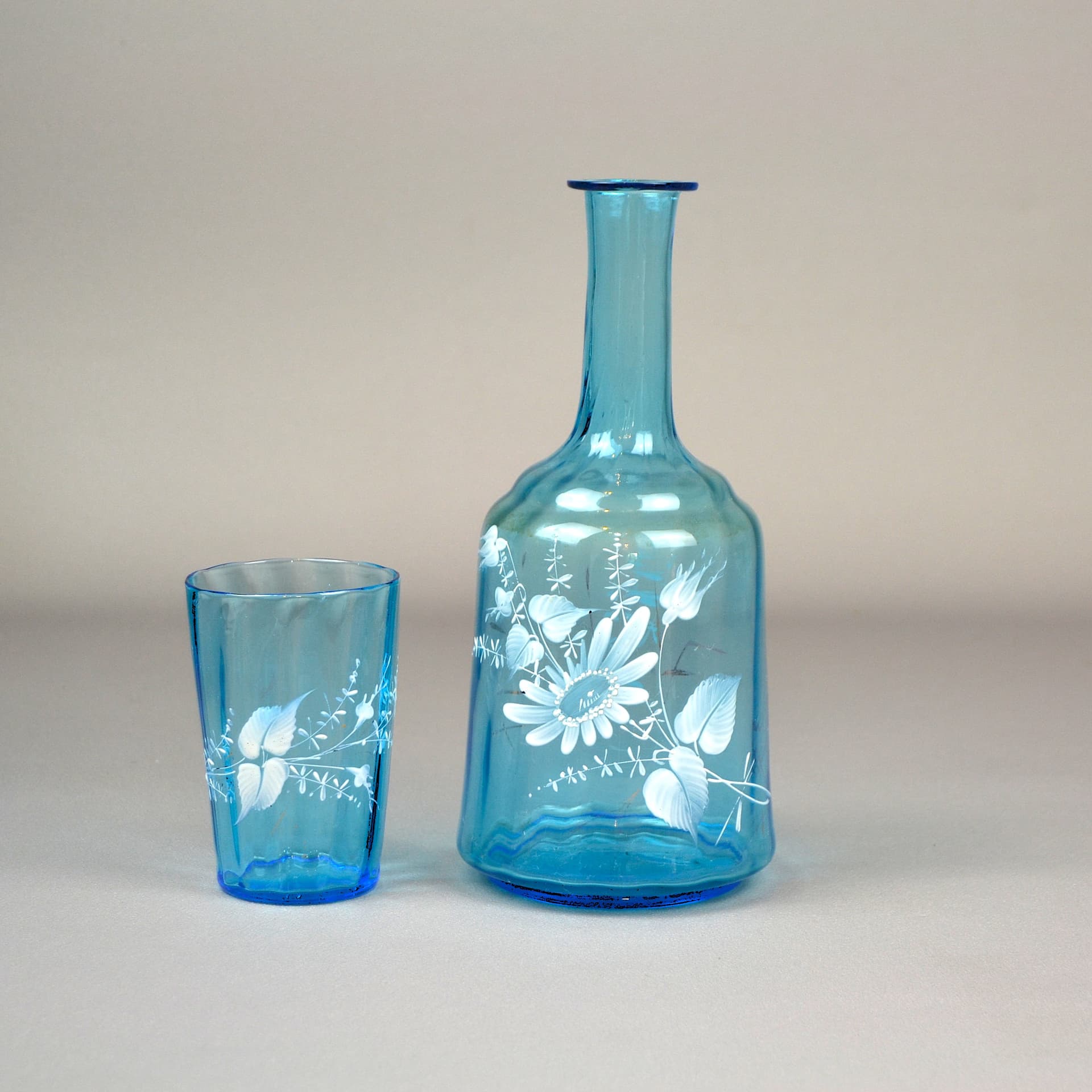 Karafka ze szklanką Mary Gregory, niebieski, szkło, Czechy, XIX w. - 663