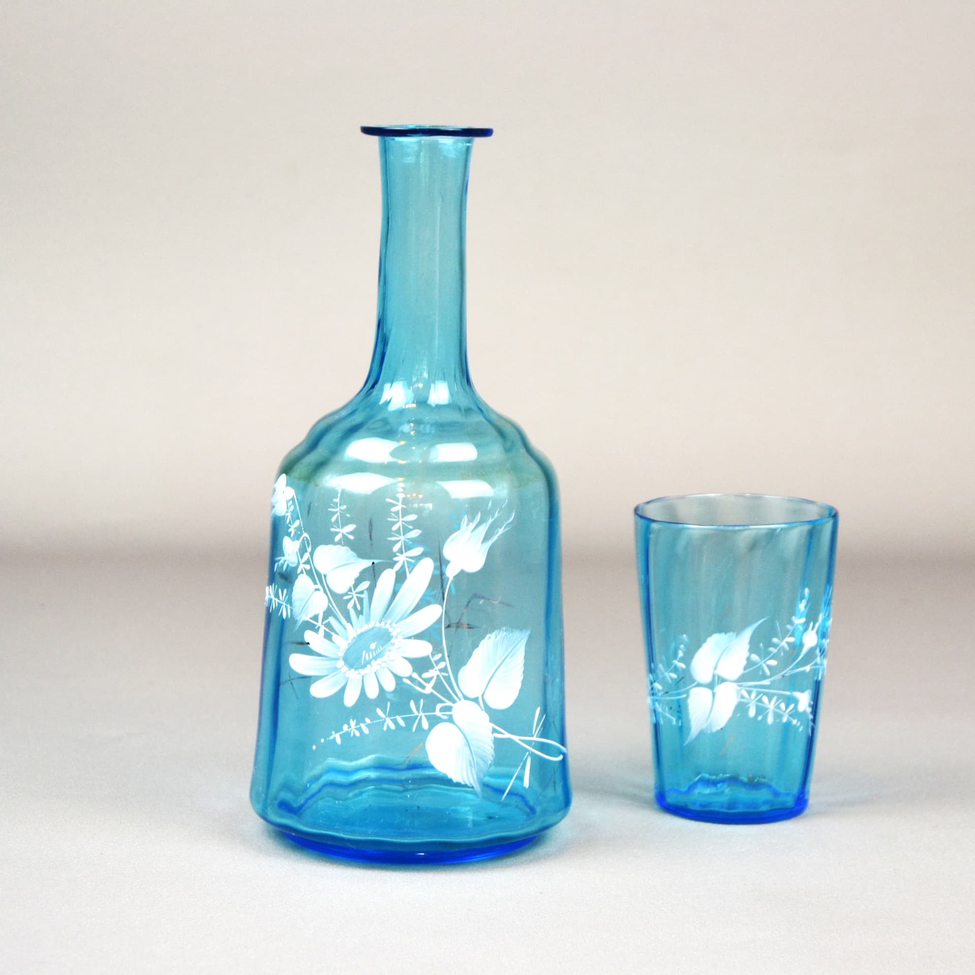 Karafka ze szklanką Mary Gregory, niebieski, szkło, Czechy, XIX w. - 660