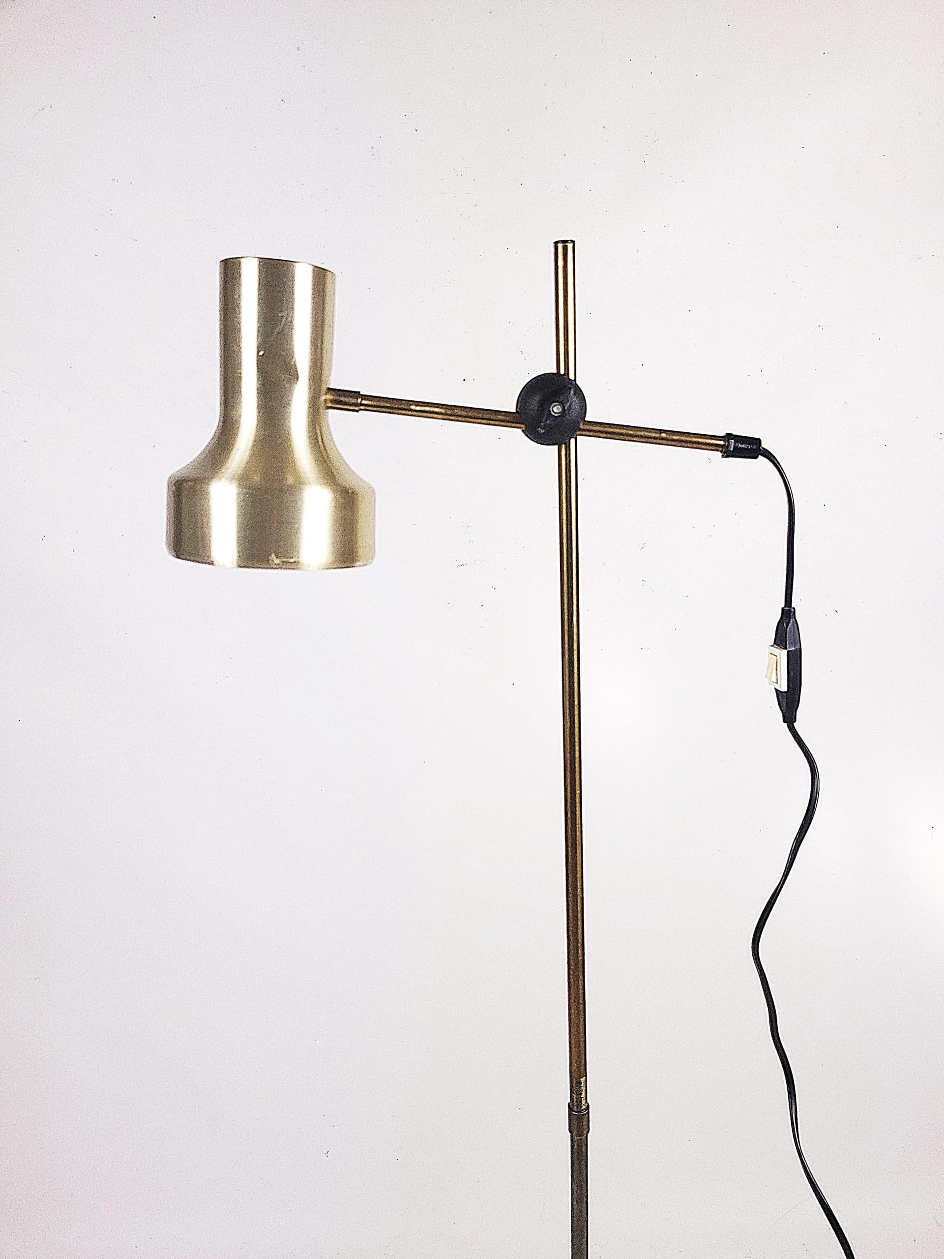 Lampa podłogowa, mosiądz satynowy, metal, Szwecja, lata 70. - 84265