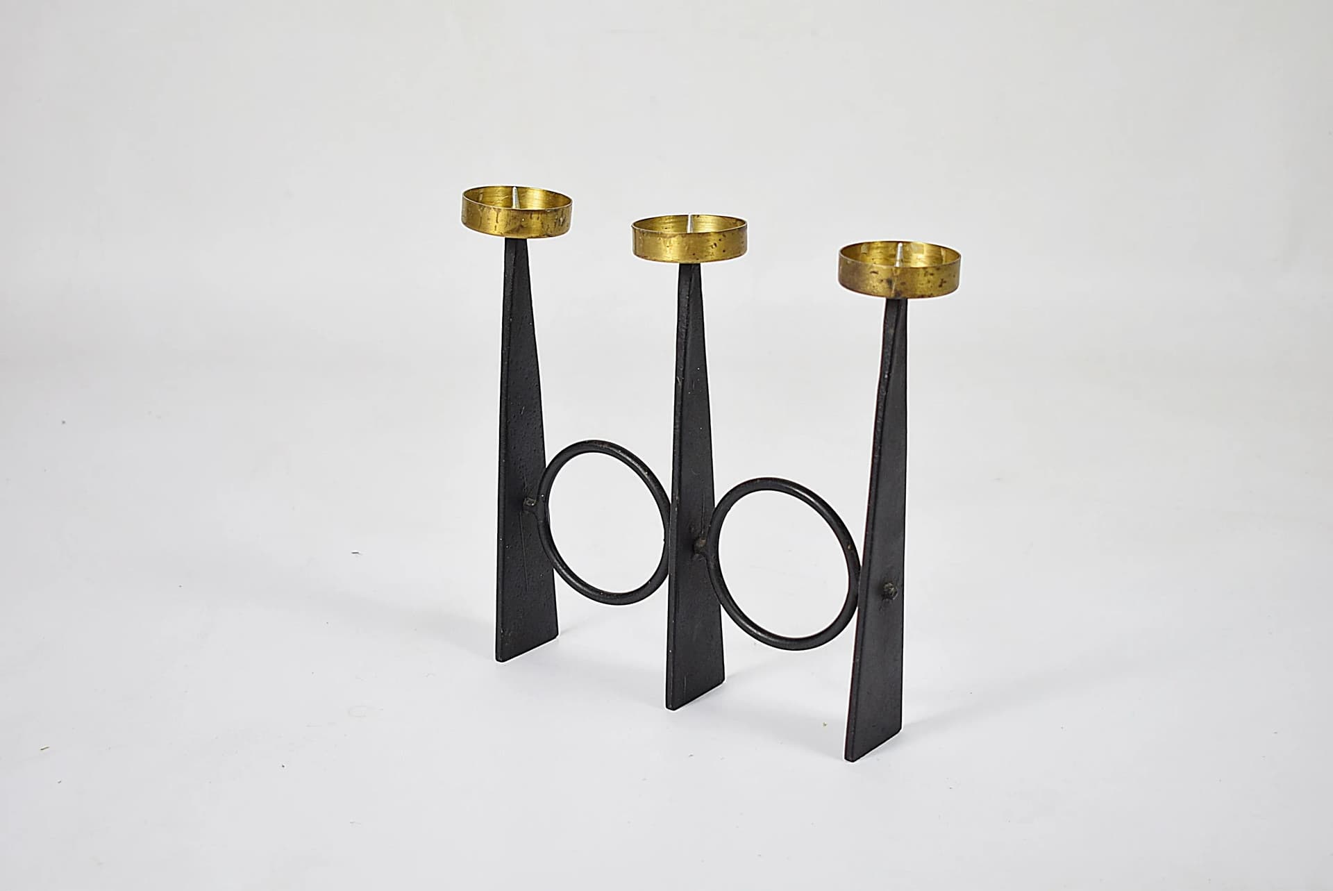 Świecznik, czarny, metal złoty, Polska, lata 60. - 84232