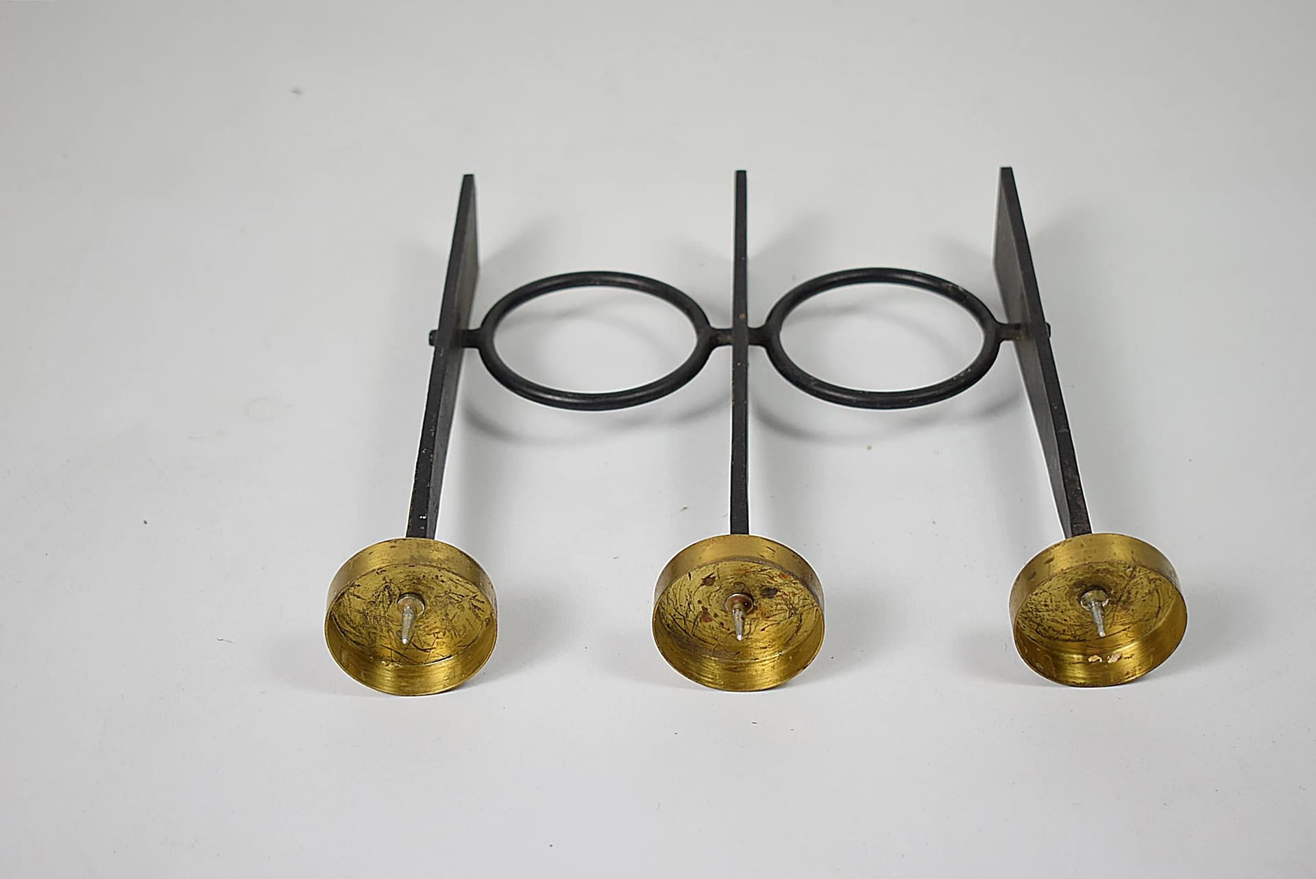 Świecznik, czarny, metal złoty, Polska, lata 60. - 84230