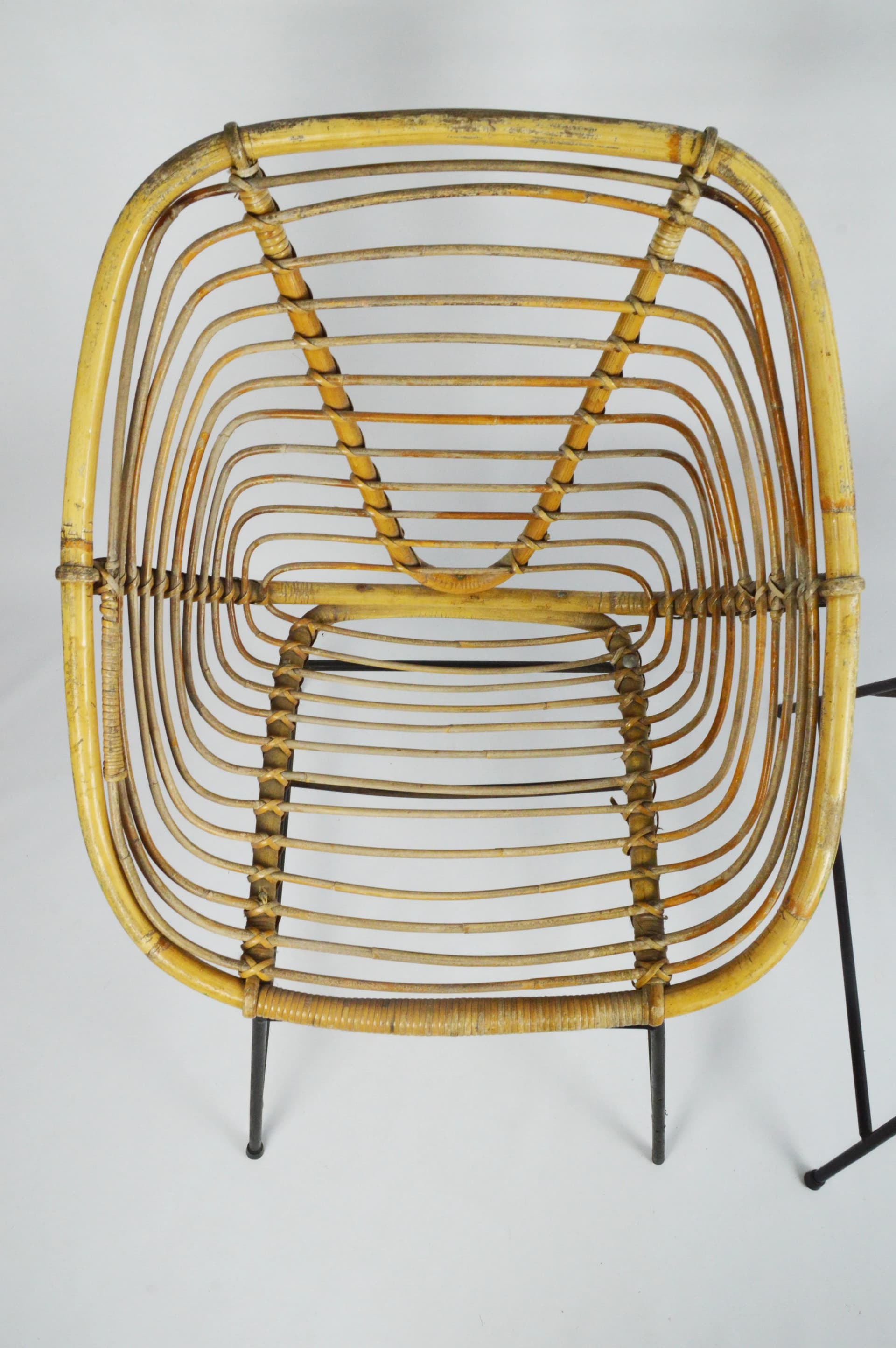 Para krzeseł, rattan żółty, metal czarny, Polska, lata 70. - 84128