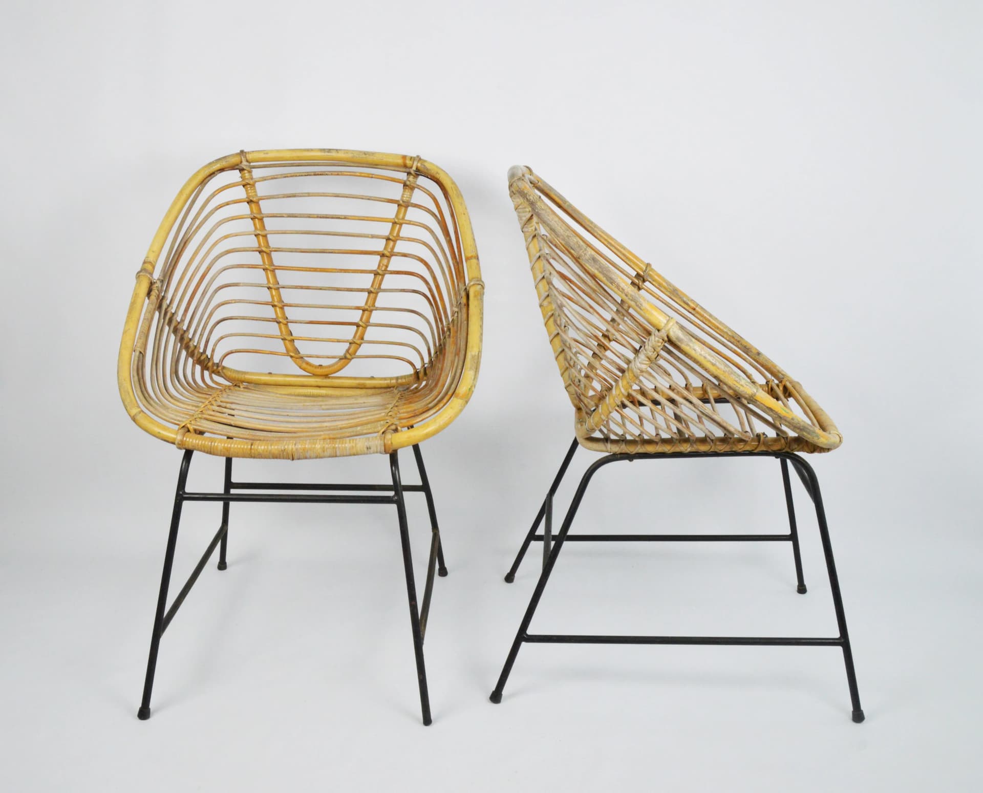 Para krzeseł, rattan żółty, metal czarny, Polska, lata 70. - 84123