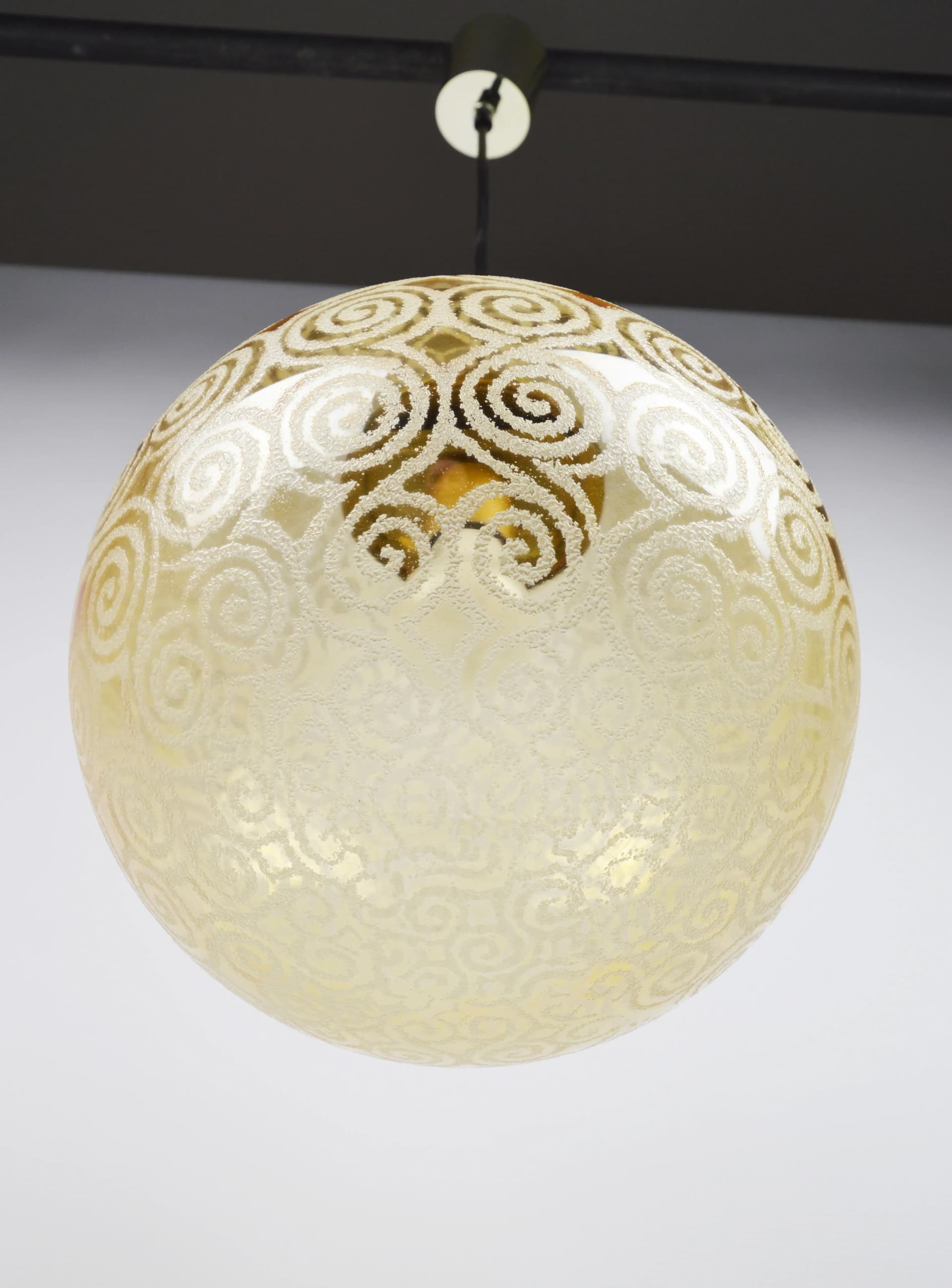 Lampa wisząca, Ivory White, szkło, Polska, lata 70. - 84101