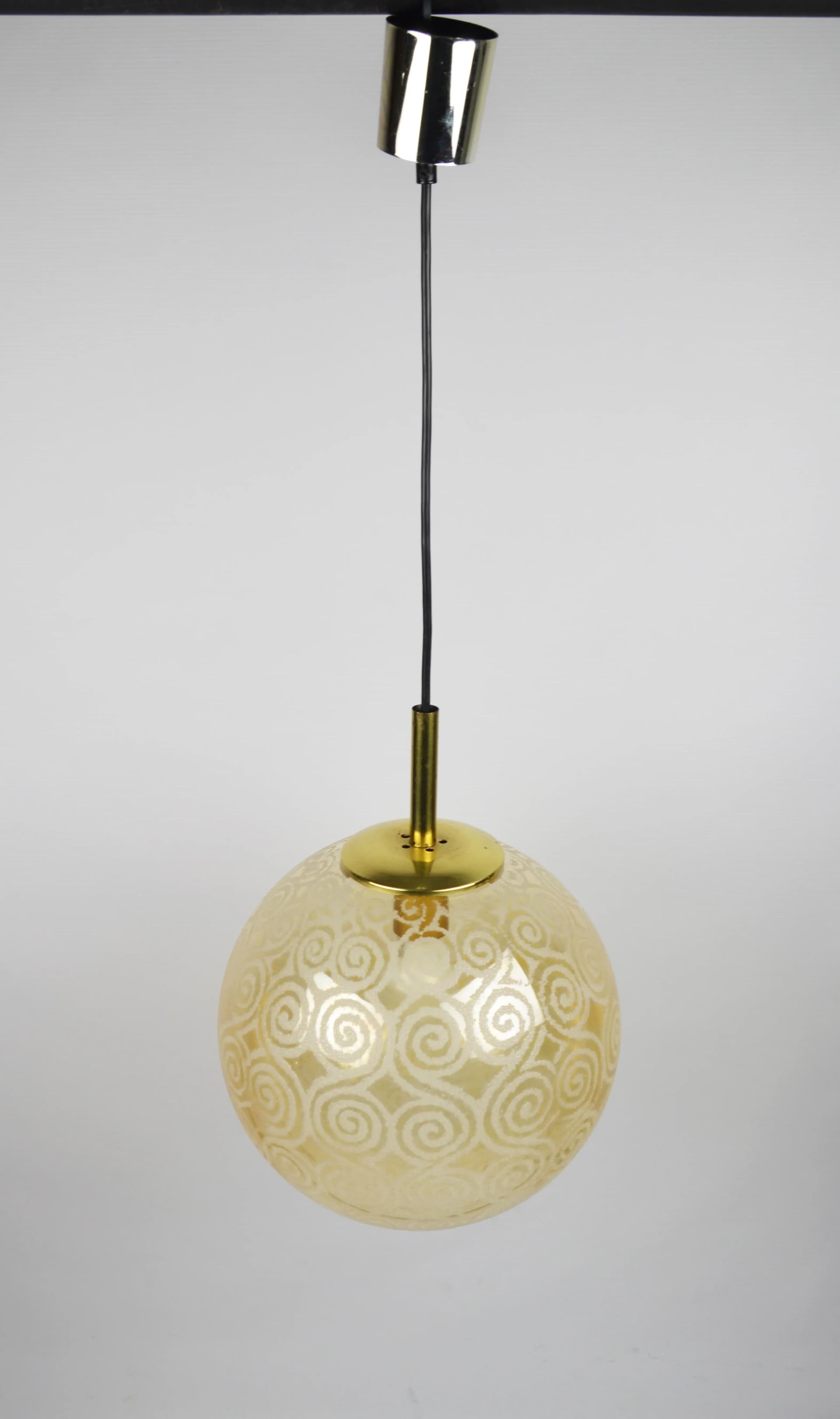 Lampa wisząca, Ivory White, szkło, Polska, lata 70. - 84099