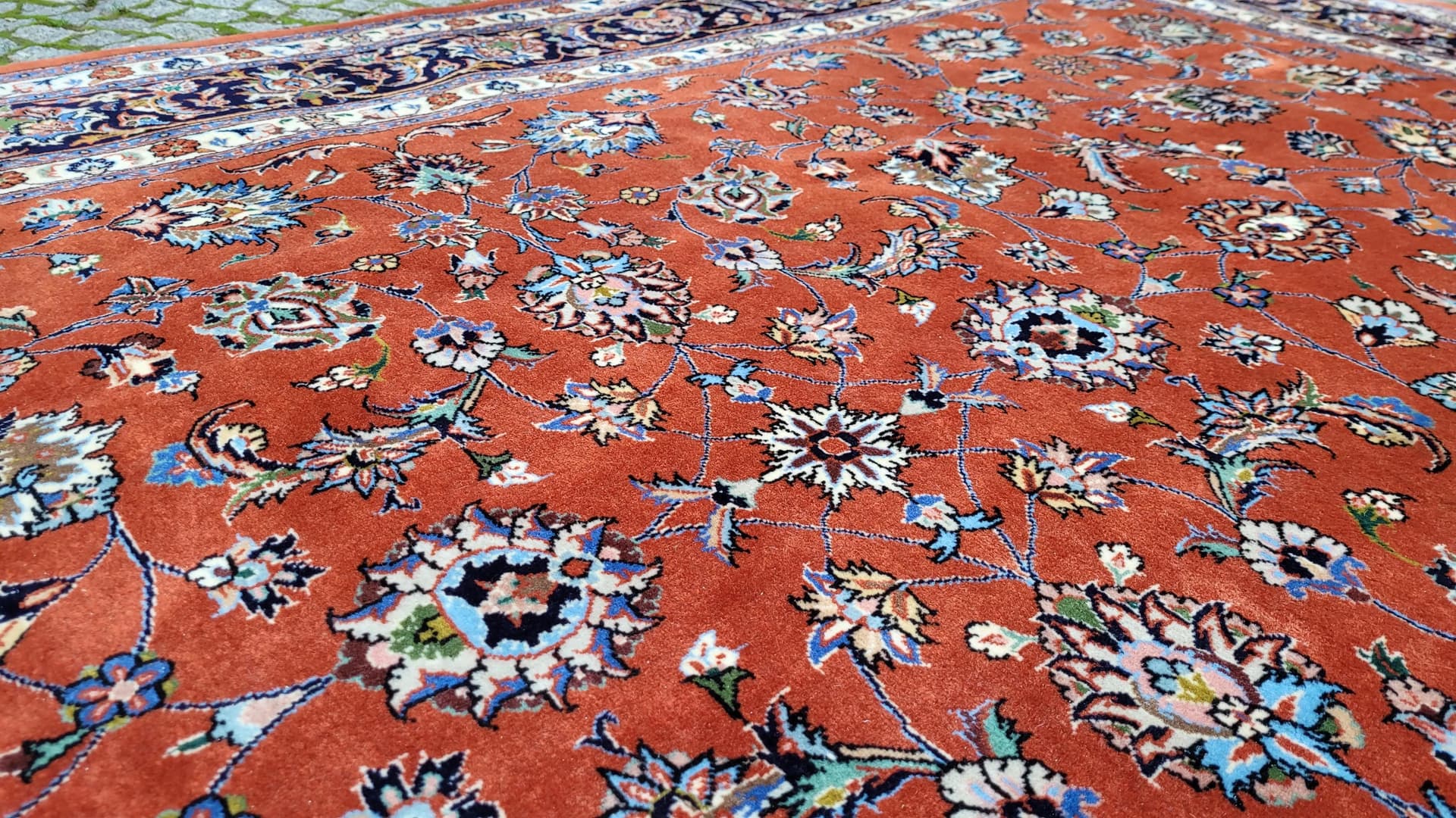 Rug Meshed, red wool, Iran, 1980s. - 87307
