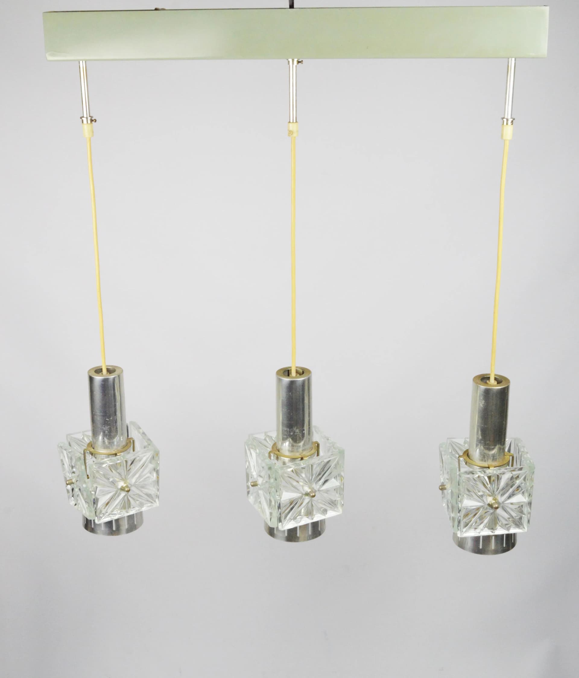 Lampa wisząca, biała, metal szkło, Polska, lata 70. - 83868