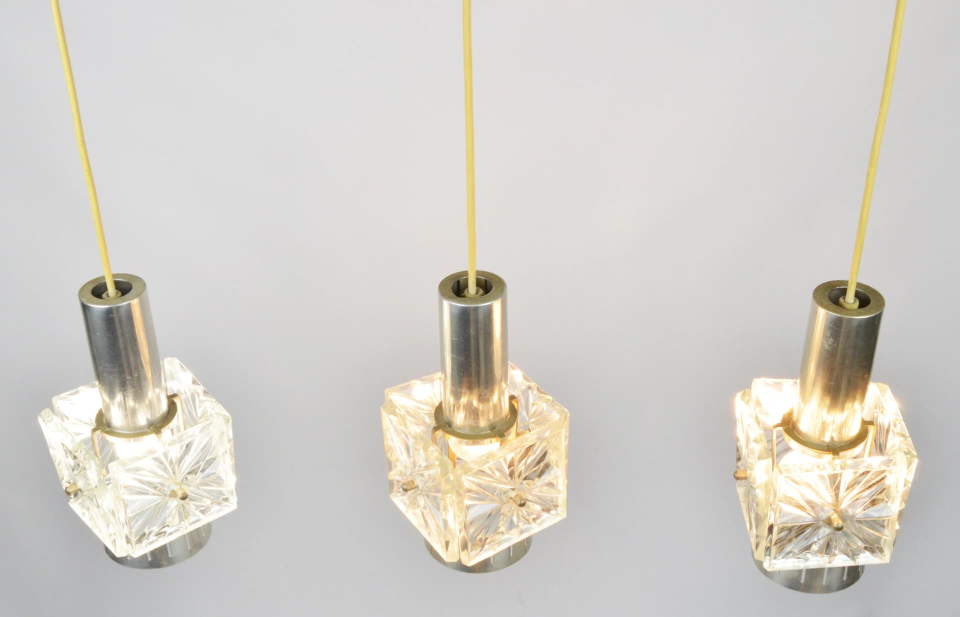 Lampa wisząca, biała, metal szkło, Polska, lata 70. - 83862