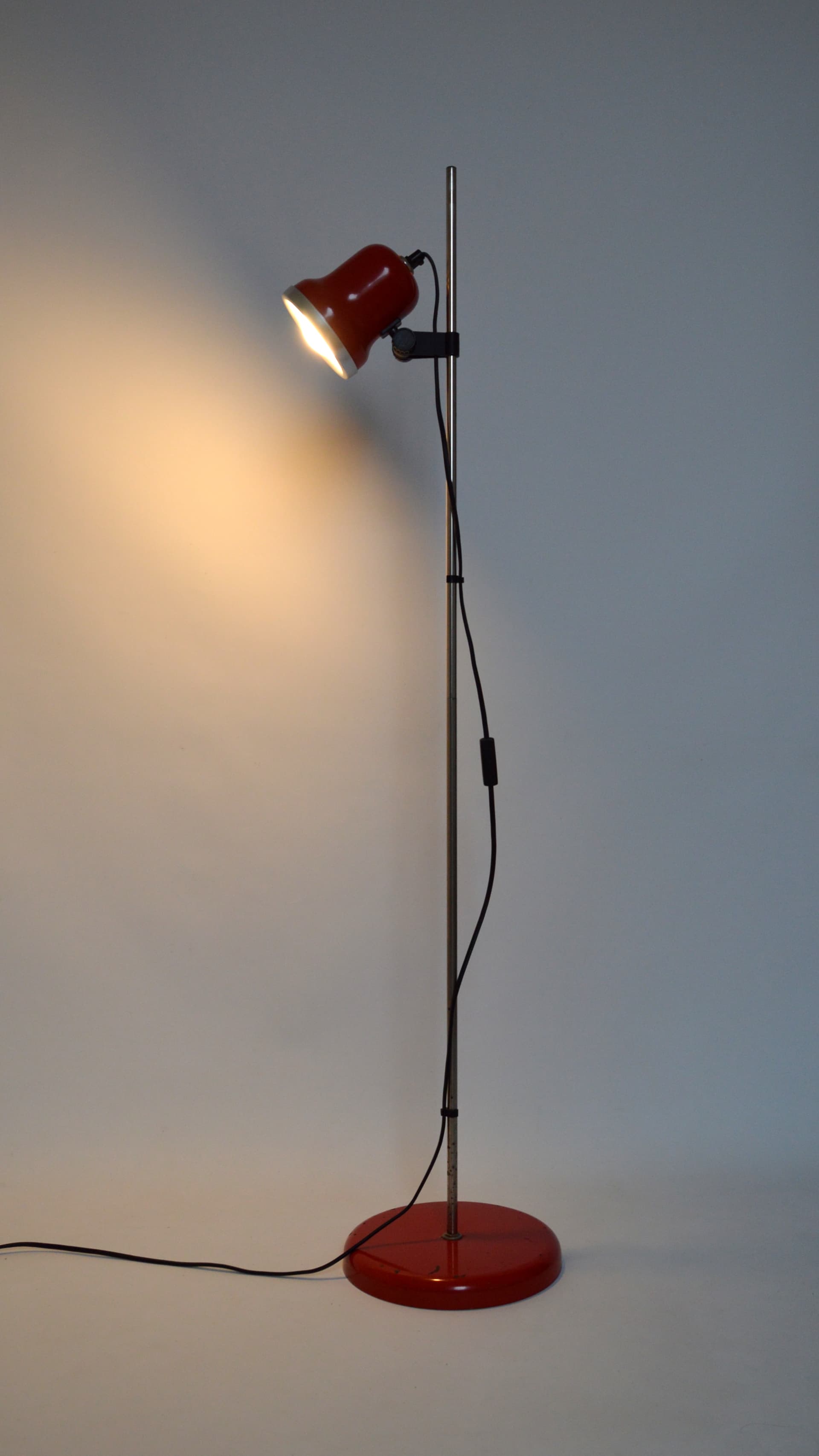 Lampa podłogowa Space Age, czerwony, metal, plastik, lata 70. - 83699