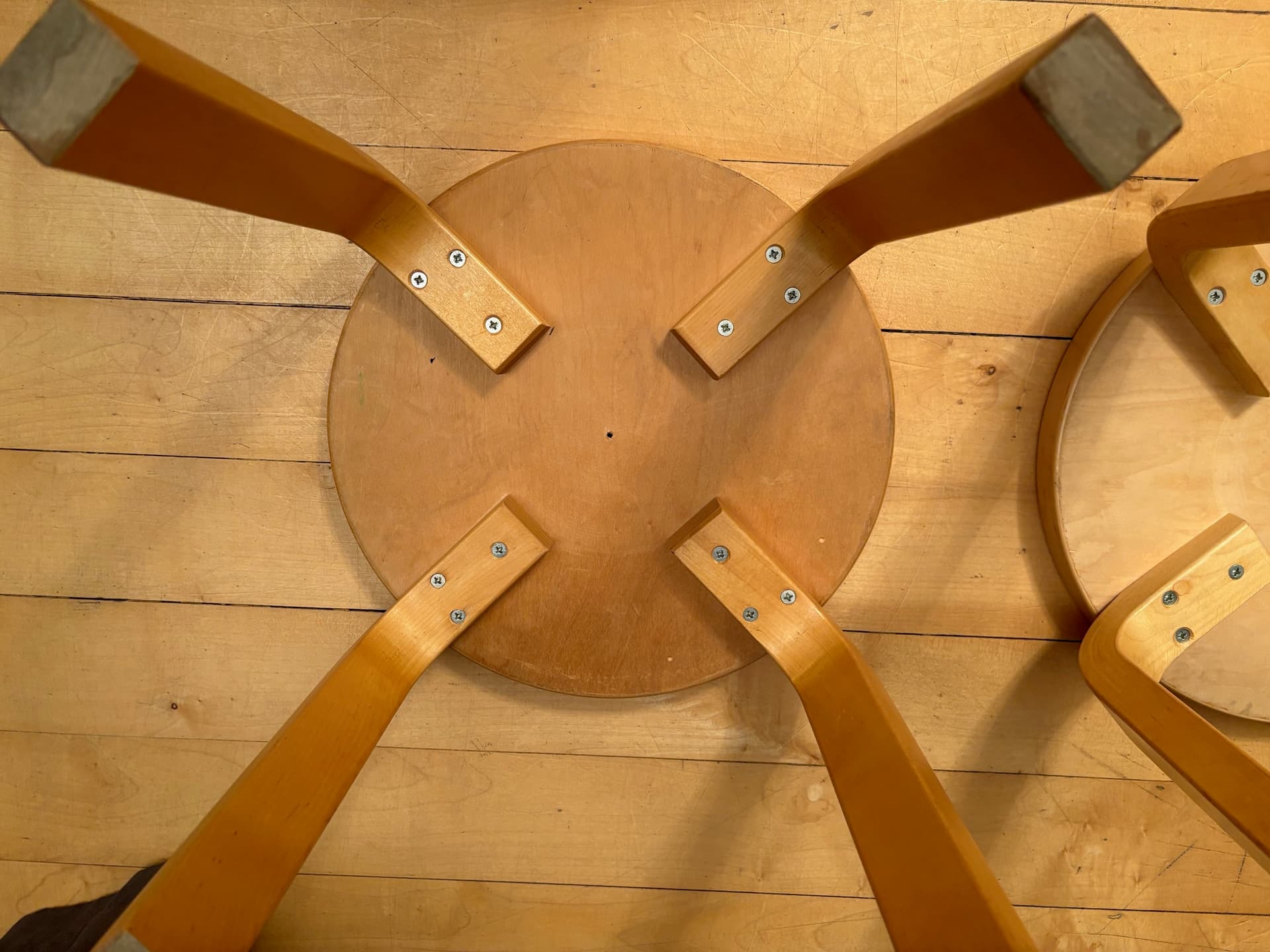 Pair of stools NE60, natural birch, red linoleum, by A. Aalto, Artek, Finland, 1980s. - 83689