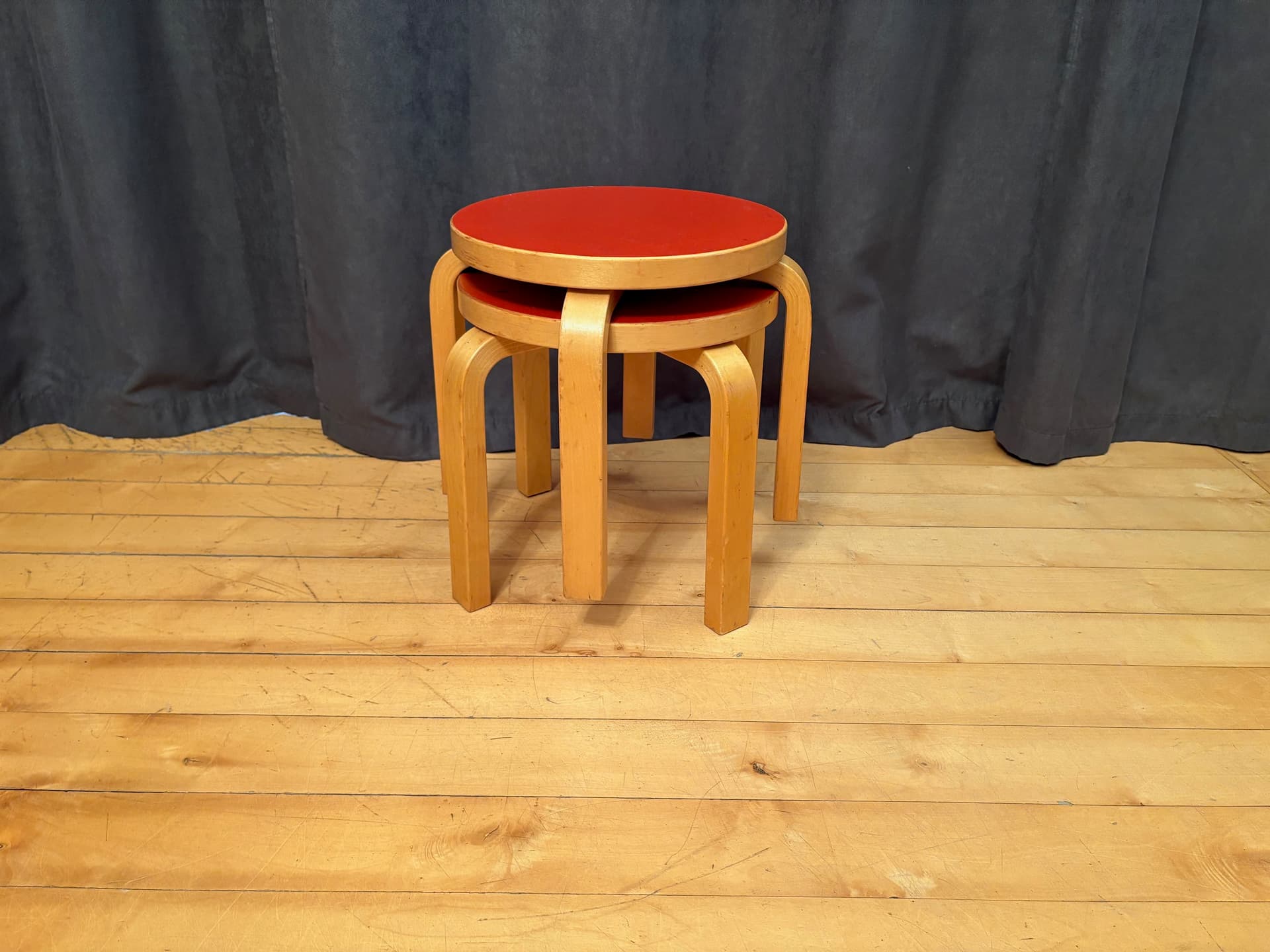 Pair of stools NE60, natural birch, red linoleum, by A. Aalto, Artek, Finland, 1980s. - 83690