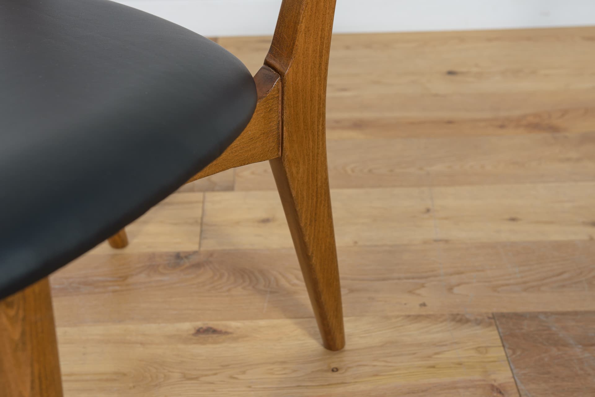 Komplet czterech krzeseł, proj. M. Grabiński, Swarzędzka Fabryka Mebli, Polska, lata 60. - 89285