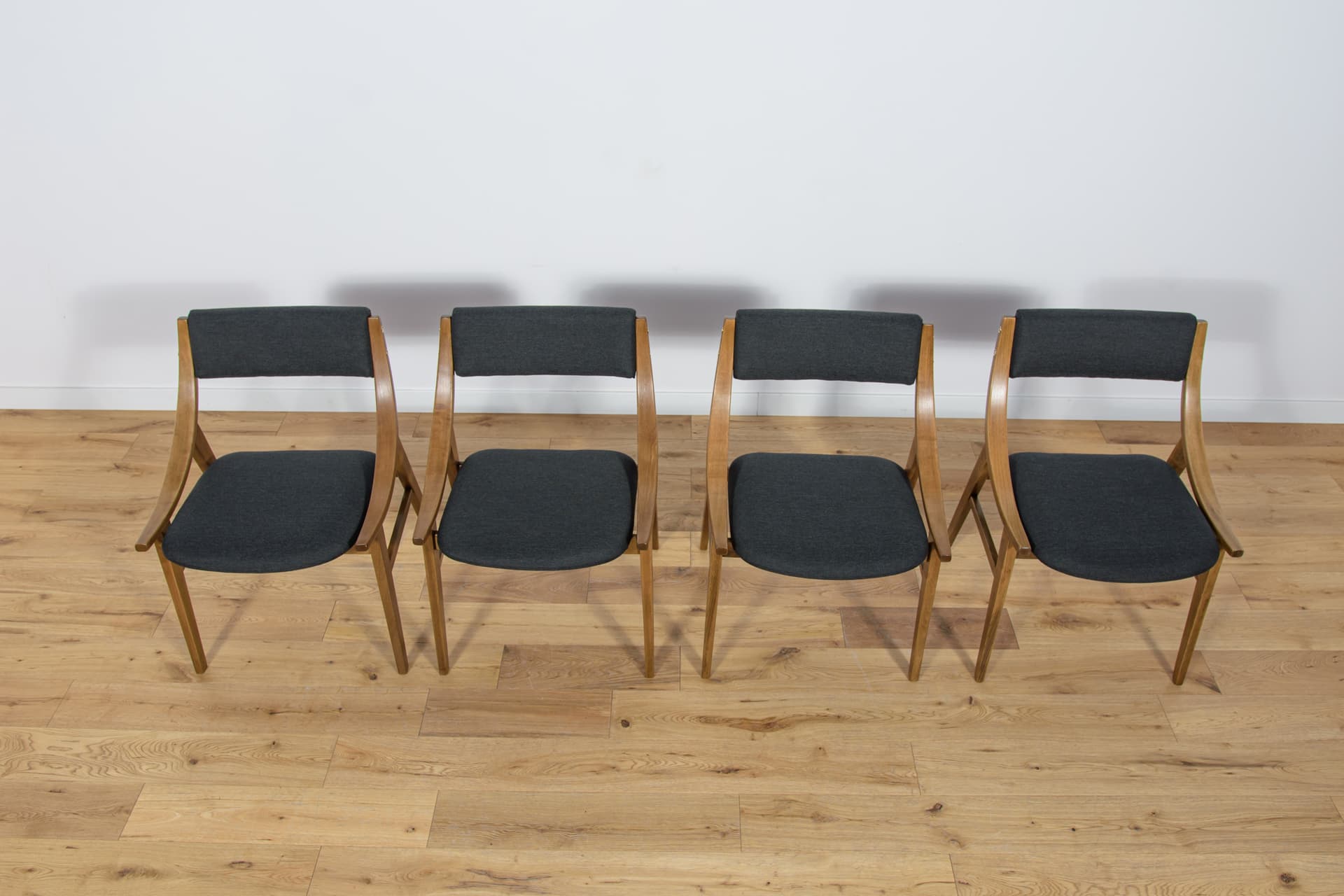 Komplet czterech krzeseł Skoczek, proj. J. Kędziorek, Zamojska Fabryka Mebli, Polska, lata 70. - 89312