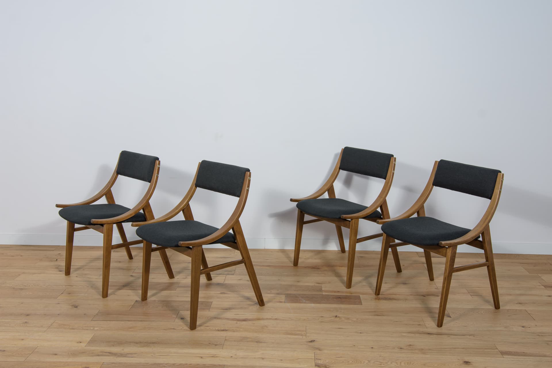 Komplet czterech krzeseł Skoczek, proj. J. Kędziorek, Zamojska Fabryka Mebli, Polska, lata 70. - 89307