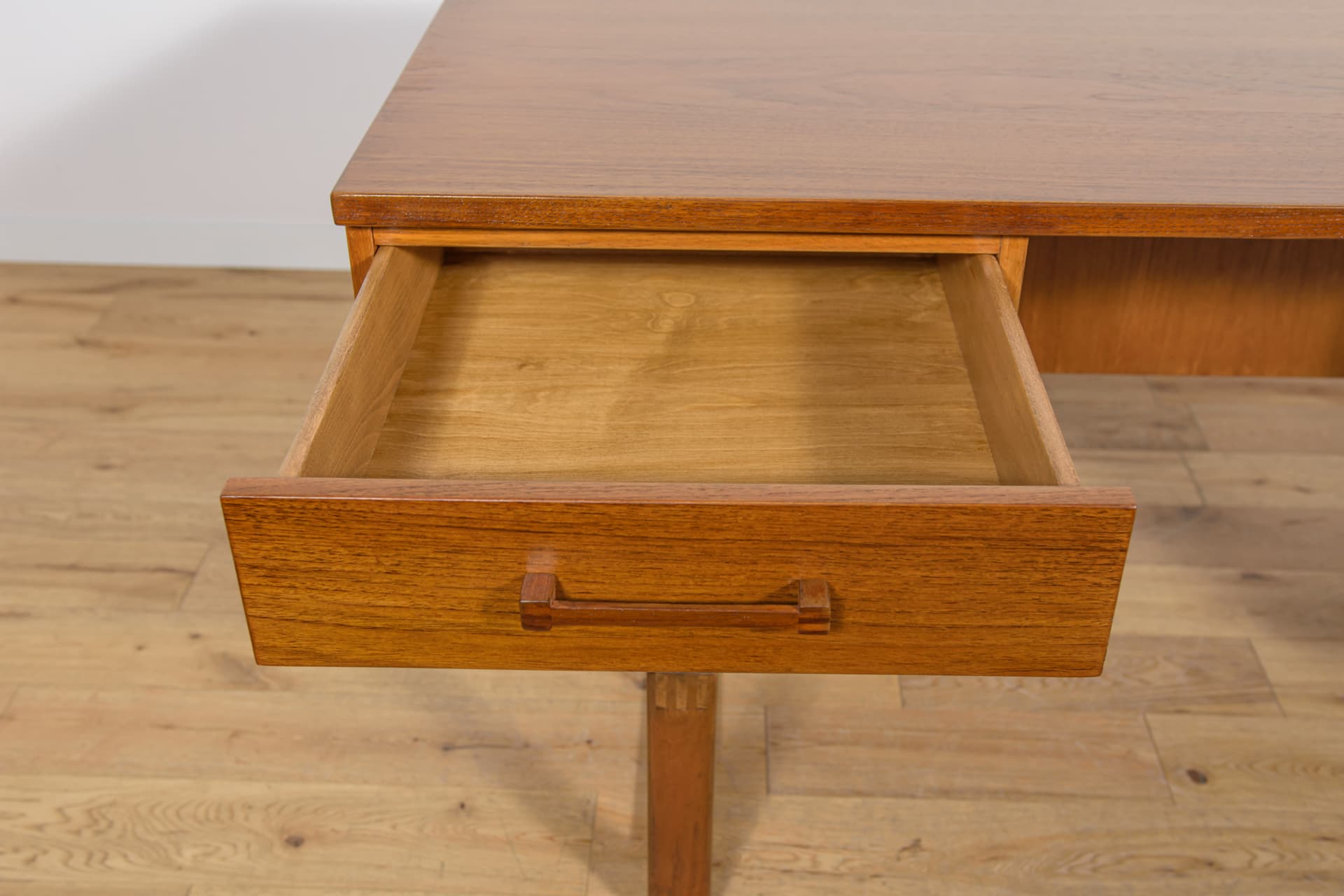 Wolnostojące biurko, proj. Torben Valeur & Henning Jensen, Dyrlund, Dania, lata 60 - 89421