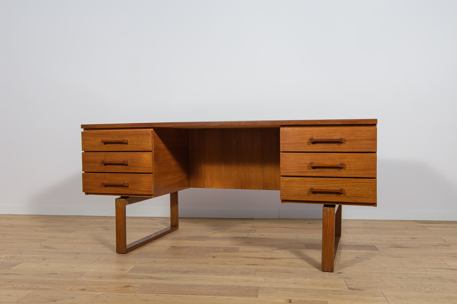 Wolnostojące biurko, proj. Torben Valeur & Henning Jensen, Dyrlund, Dania, lata 60 - 89414