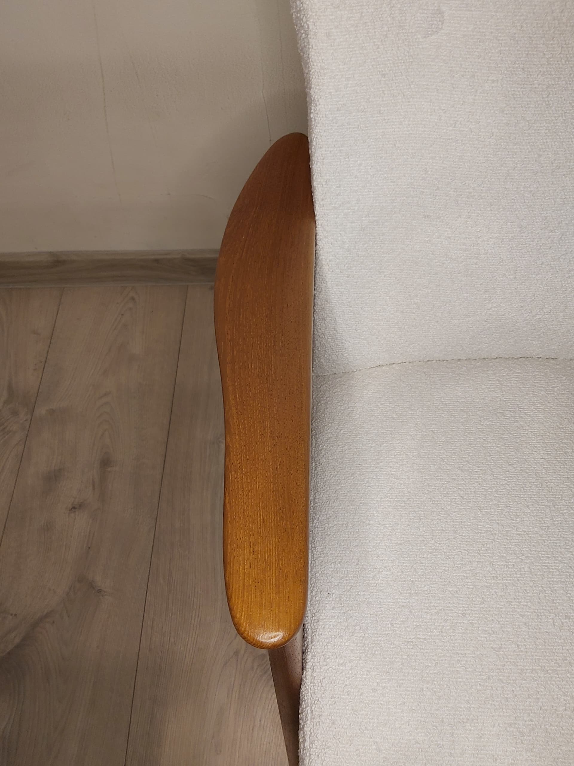 Fotel wypoczynkowy, bouclé ivory white, drewno teak, Niemcy, lata 70. - 90331