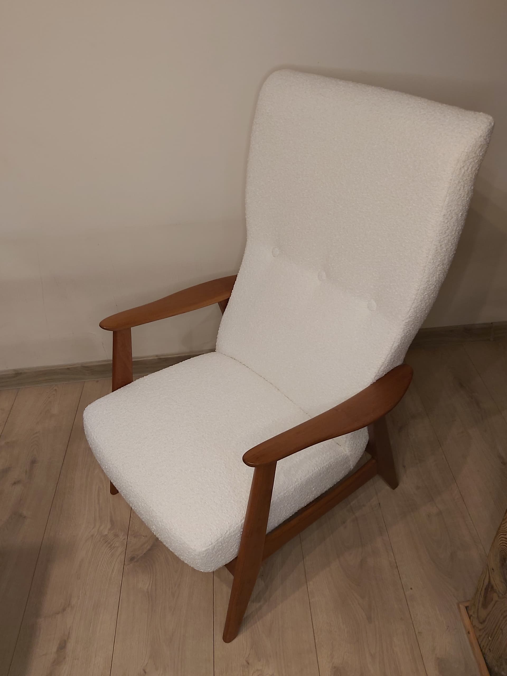 Fotel wypoczynkowy, bouclé ivory white, drewno teak, Niemcy, lata 70. - 90325