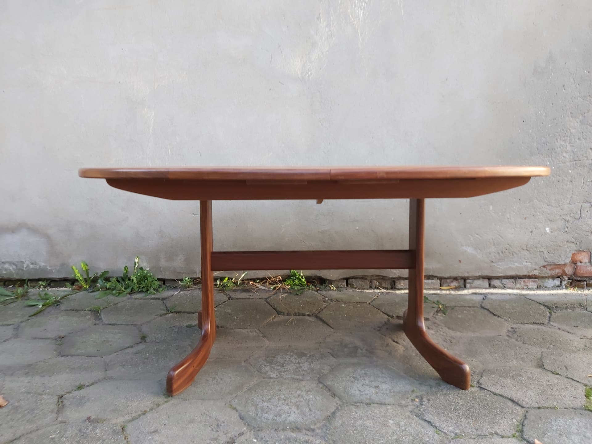Extendable dining table, light brown teak, by V. Wilkins, G-Plan, United Kingdom, 1970s. - 90334