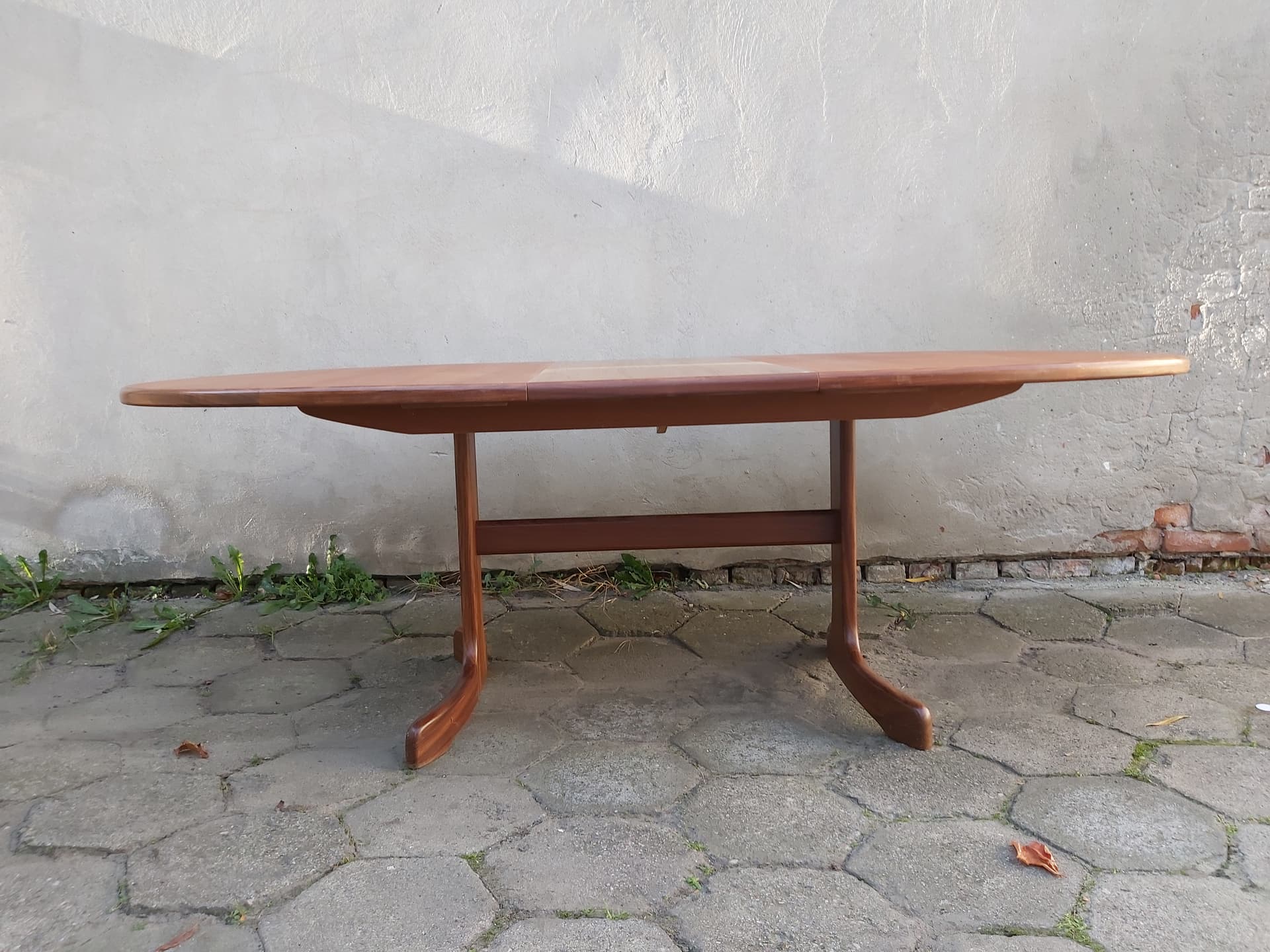 Extendable dining table, light brown teak, by V. Wilkins, G-Plan, United Kingdom, 1970s. - 90337