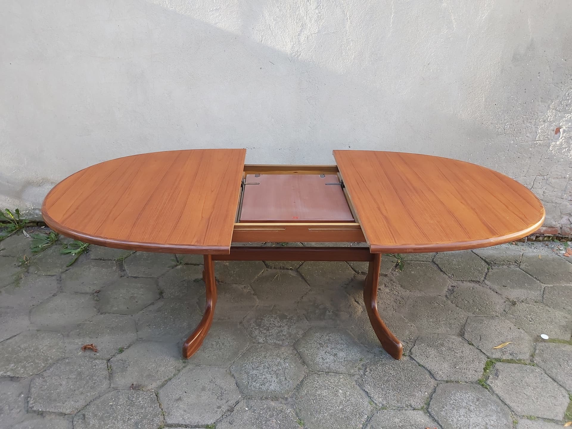Extendable dining table, light brown teak, by V. Wilkins, G-Plan, United Kingdom, 1970s. - 90343