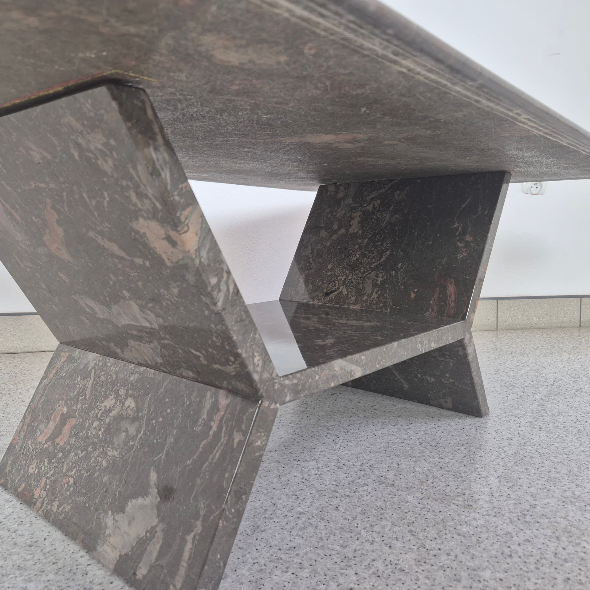 Stół kawowy z kamienia naturalnego Pufa Lische, proj. Hieinrich Muskat, Niemcy, 1988 rok - 90600