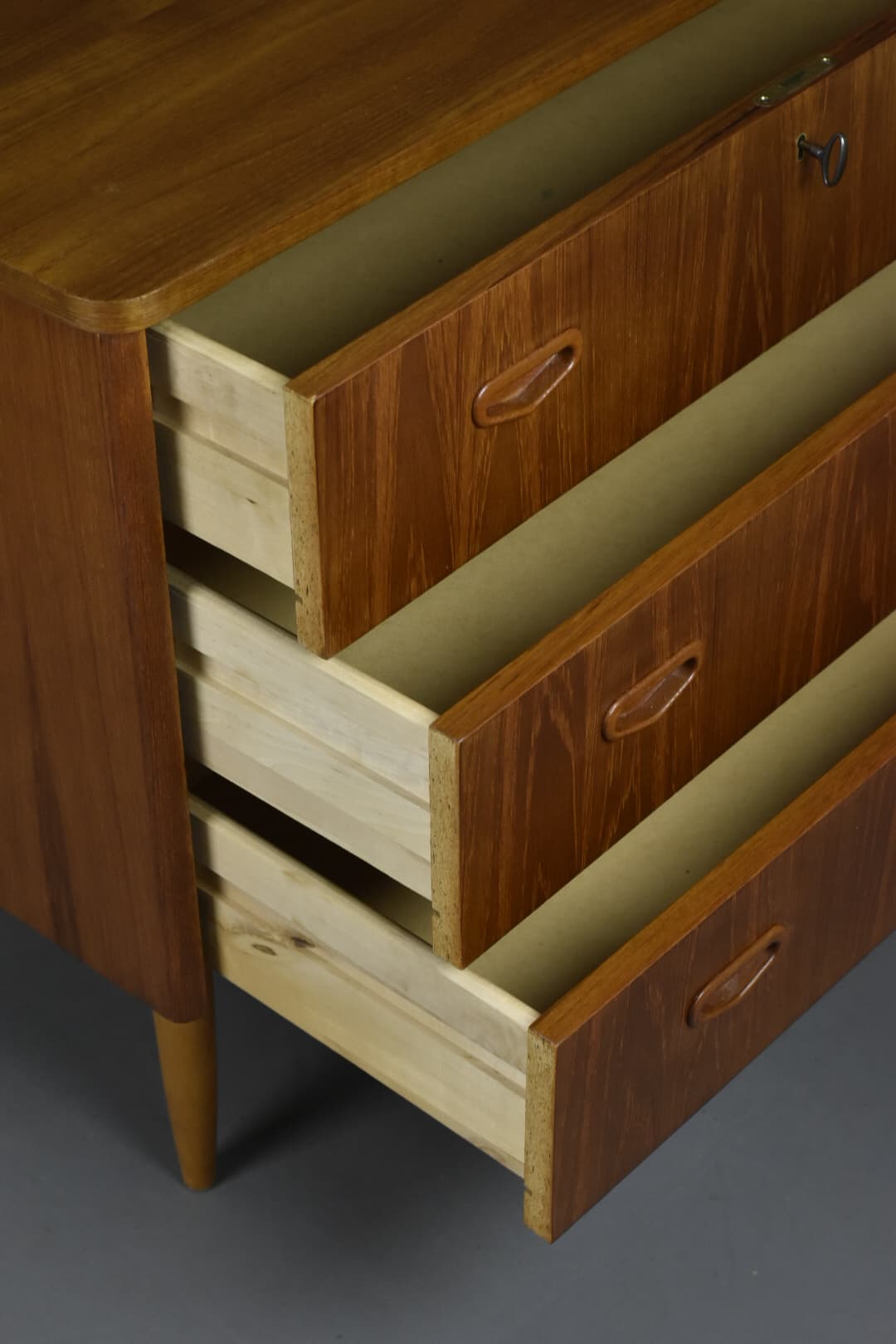 Komoda, teak jasnobrązowy, Szwecja, lata 60. - 90703