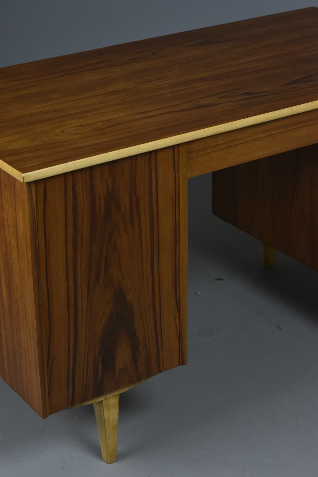 Biurko dwustronne, orzech brązowy, Bodafors, Szwecja, lata 50. - 91541