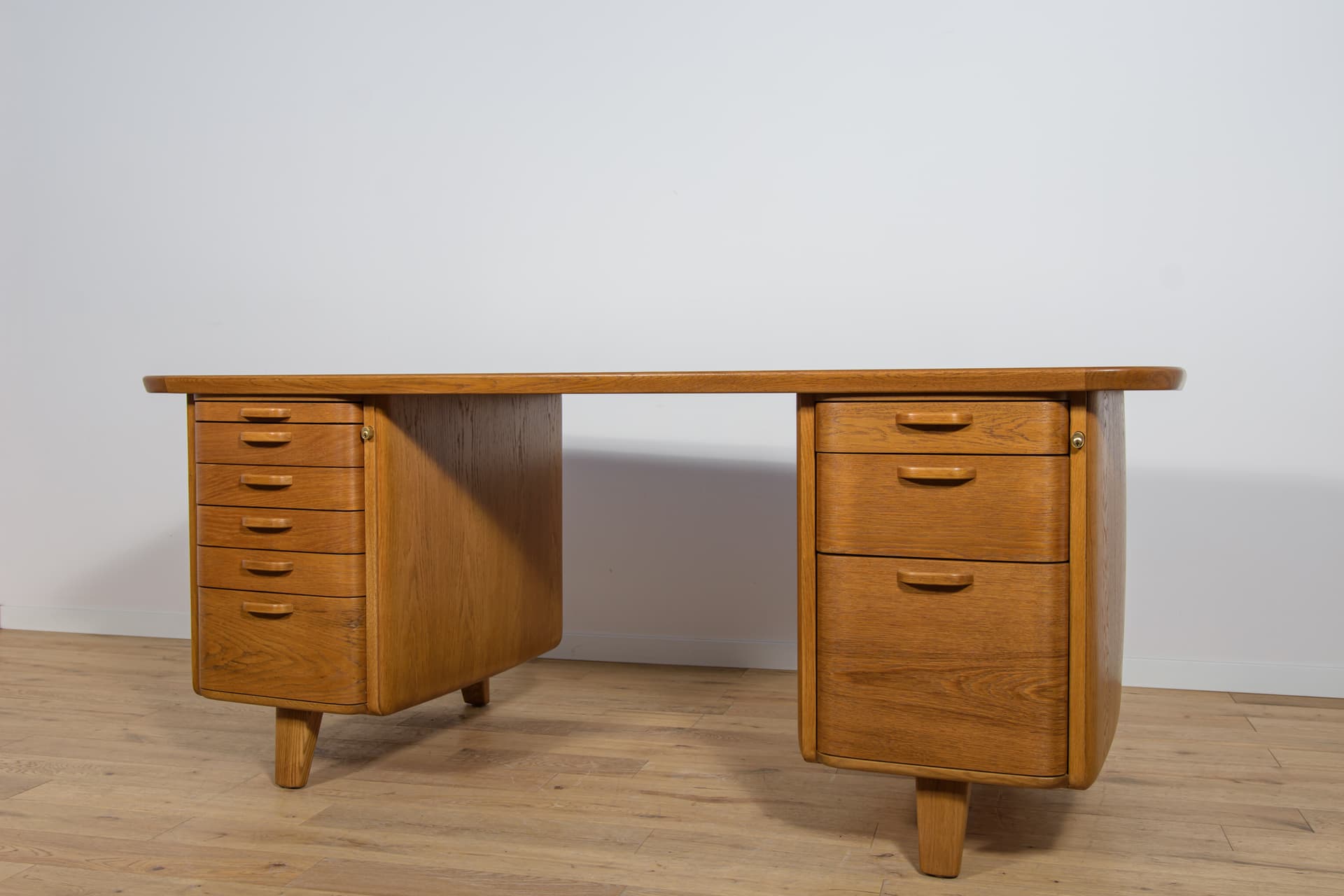 Dębowe biurko Art Deco, proj. Gunnar Ericsson, Atvidaberg, Facit AB Buromöbel Zurich, Szwajcaria, lata 50 - 91558