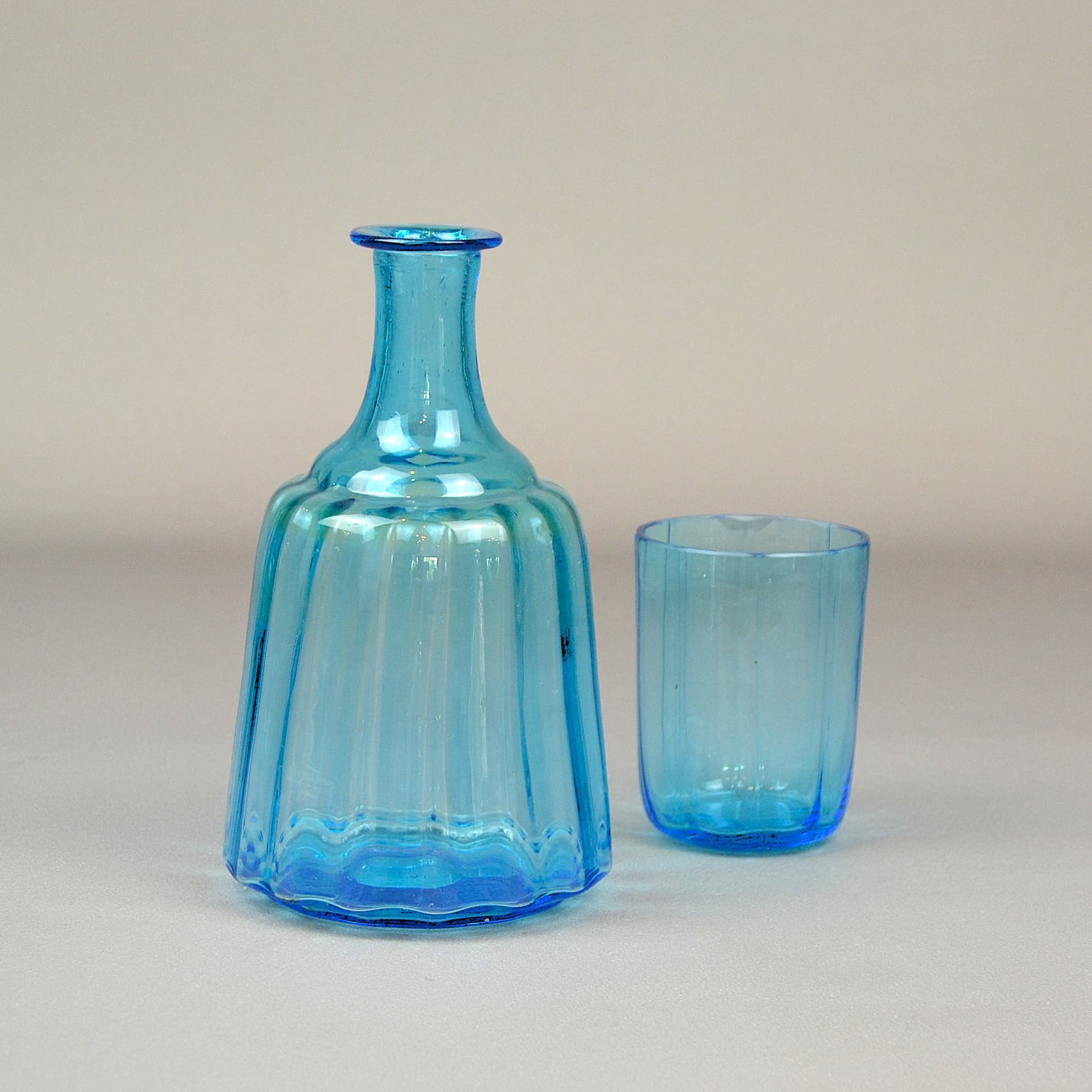 Zestaw karafka i szklanka, niebieski, szkło, Czechy, początek XX w. - 689