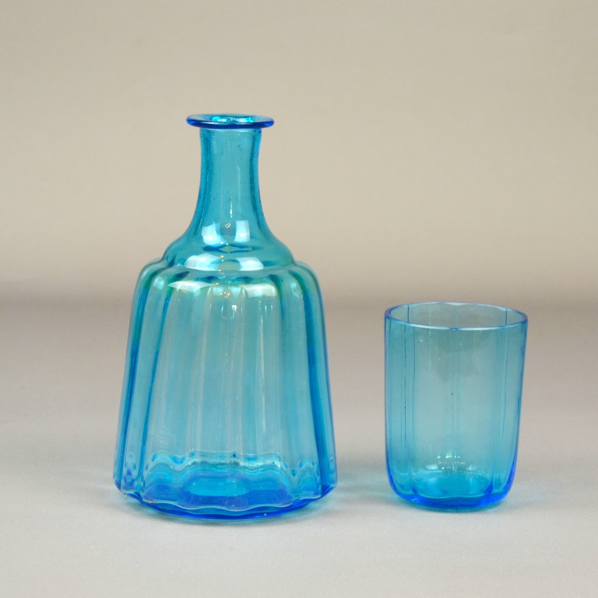 Zestaw karafka i szklanka, niebieski, szkło, Czechy, początek XX w. - 684