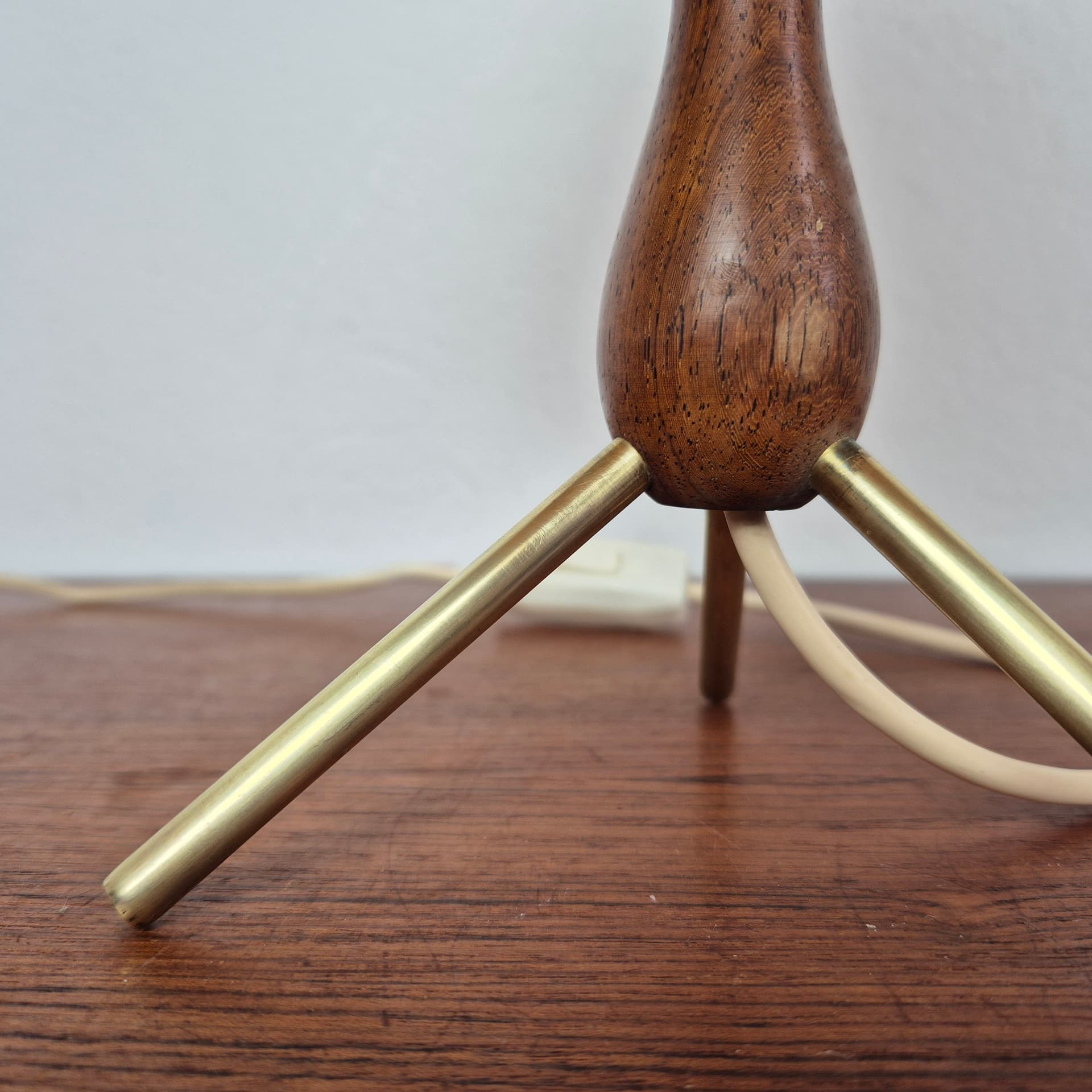 Tekowa lampka z plisowanym abażurem, Dania lata 60 - 92582