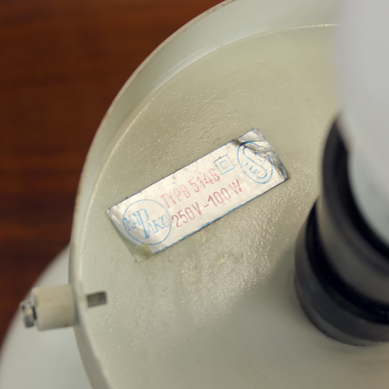 Lampa stołowa Space Age, szkło opalowe białe, metal kremowy, Napako, Czechosłowacja, lata 70. - 92919