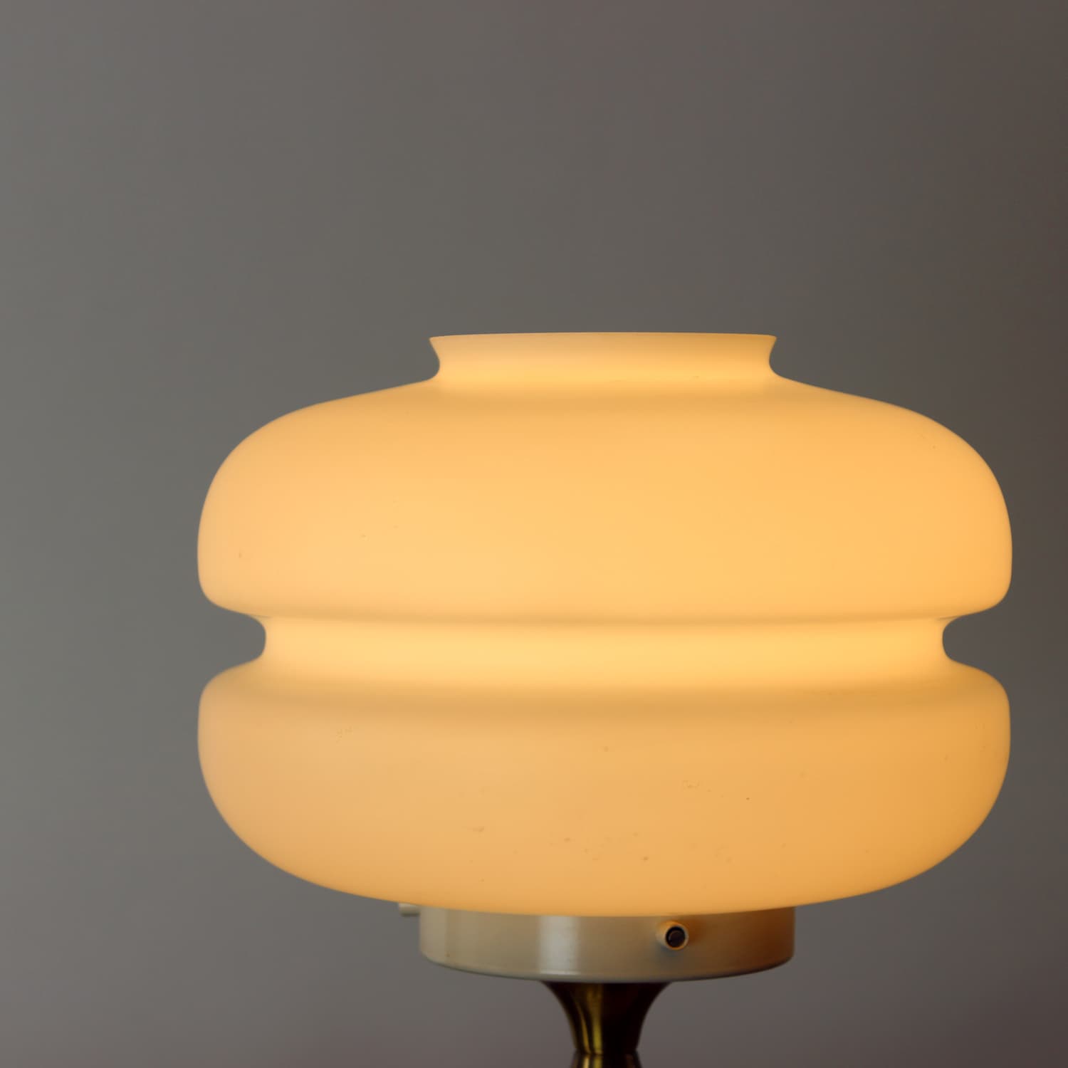 Lampa stołowa Space Age, szkło opalowe białe, metal kremowy, Napako, Czechosłowacja, lata 70. - 92911